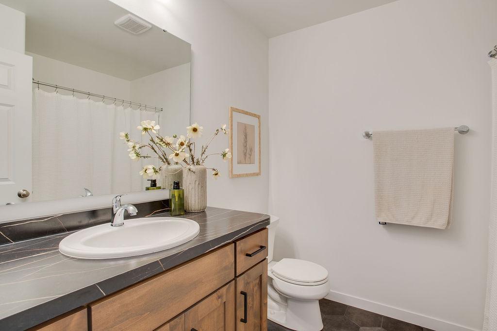 2026 single family home for sale at 6739 Selkirk Drive S in Fargo, ND — 4 bed, 3 bath (photo 30 of 43)