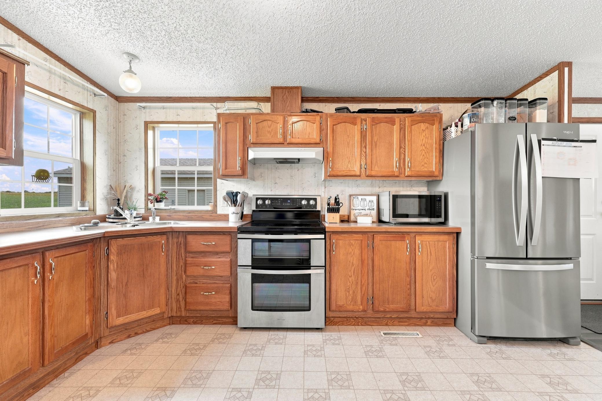 2003 single family home for sale at 25404 Broadway Avenue in Detroit Lakes, MN — 3 bed, 2 bath (photo 4 of 32)