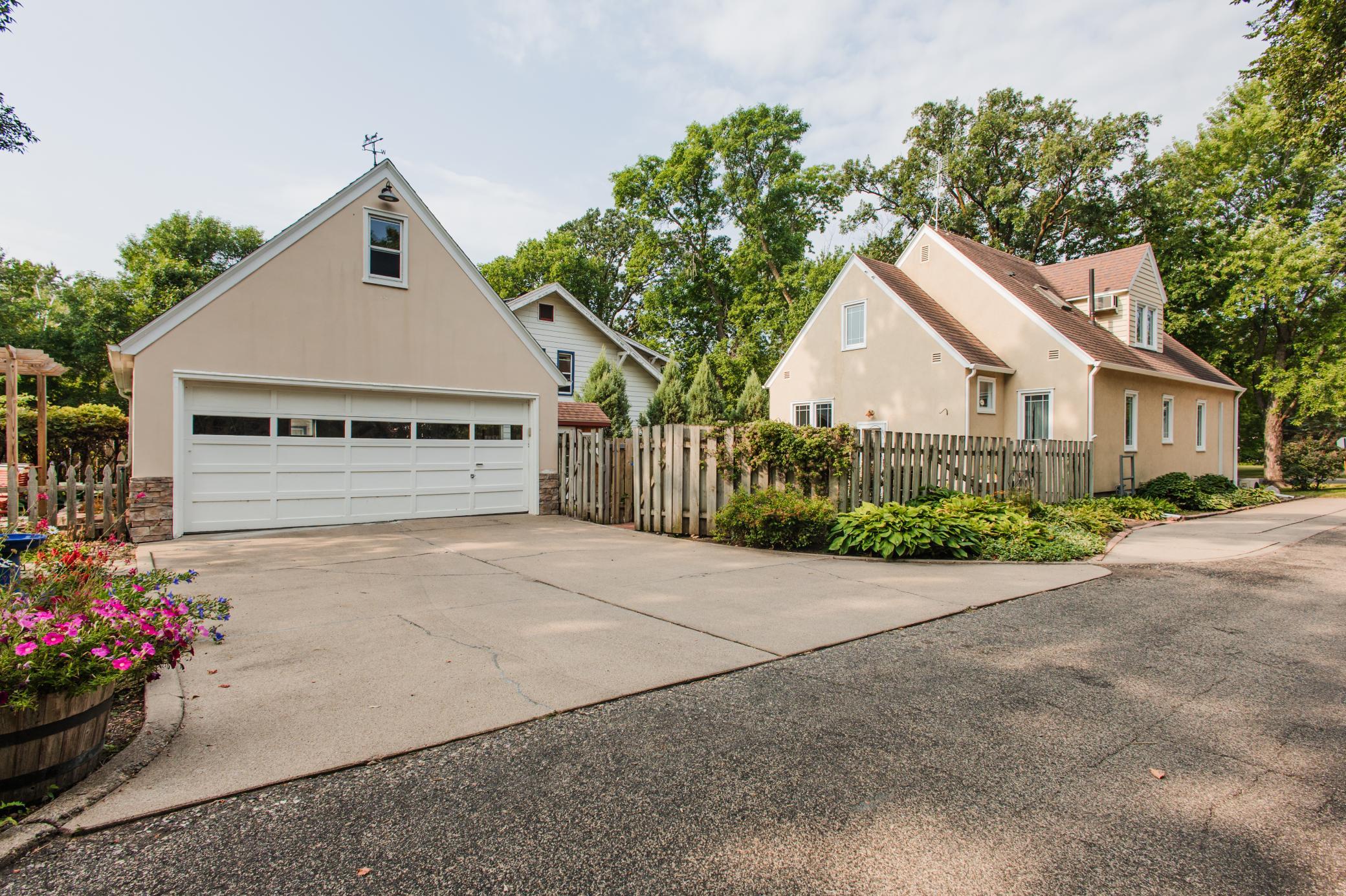 1938 single family home for sale at 1101 Summit Avenue in Detroit Lakes, MN — 4 bed, 3 bath (photo 2 of 74)