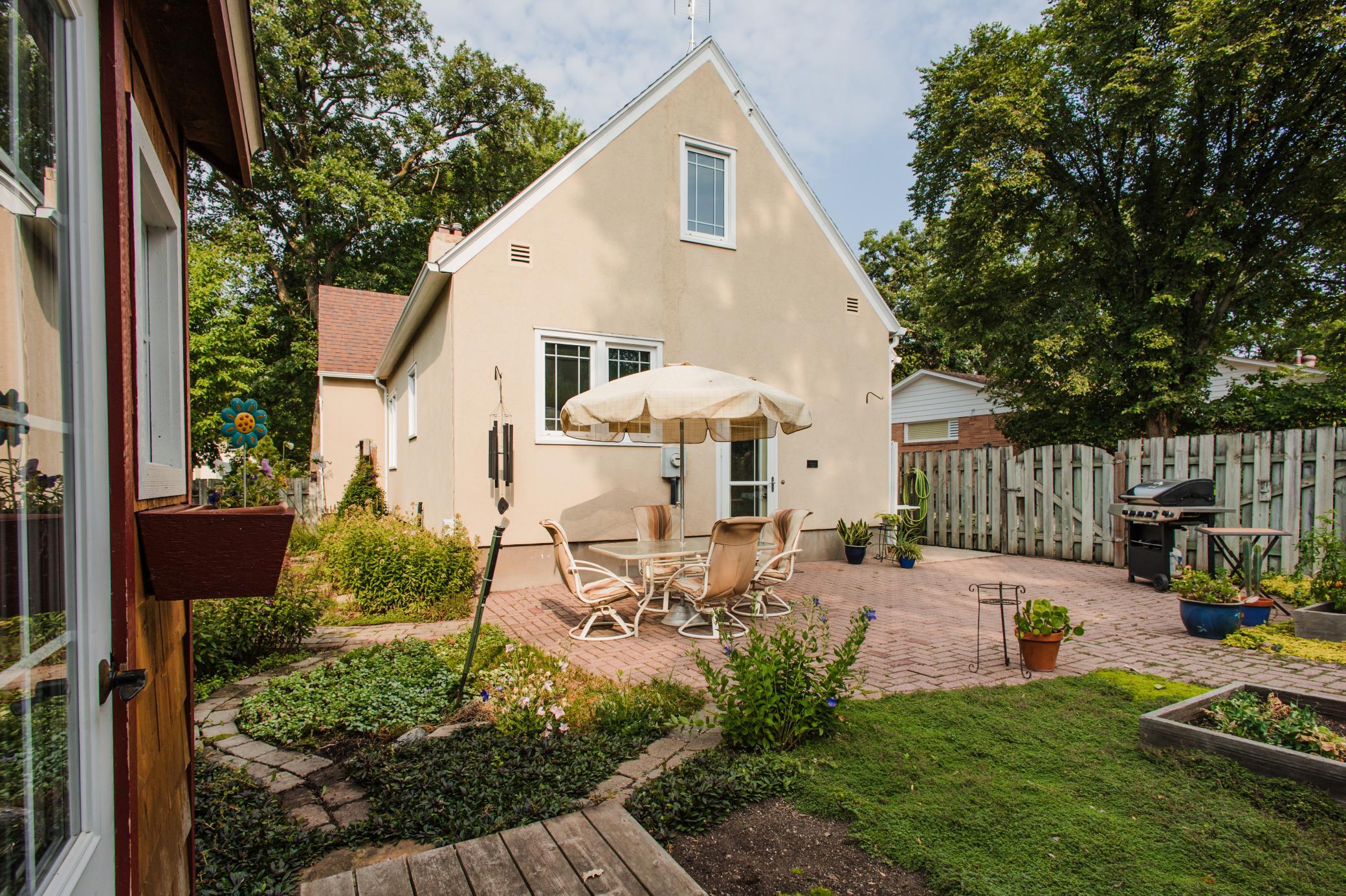 1938 single family home for sale at 1101 Summit Avenue in Detroit Lakes, MN — 4 bed, 3 bath (photo 3 of 74)