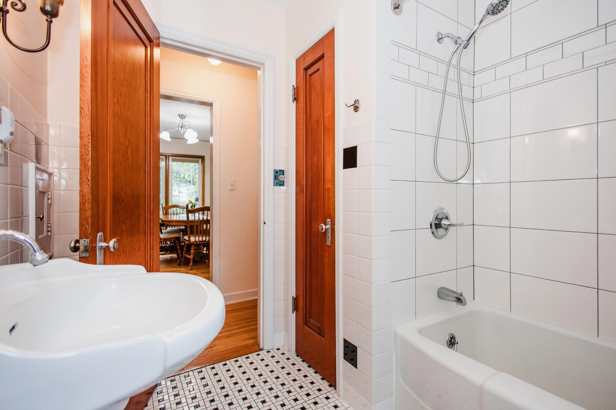 1938 single family home for sale at 1101 Summit Avenue in Detroit Lakes, MN — 4 bed, 3 bath (photo 24 of 74)