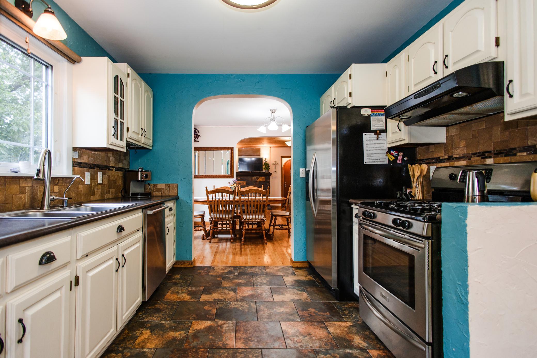 1938 single family home for sale at 1101 Summit Avenue in Detroit Lakes, MN — 4 bed, 3 bath (photo 9 of 74)