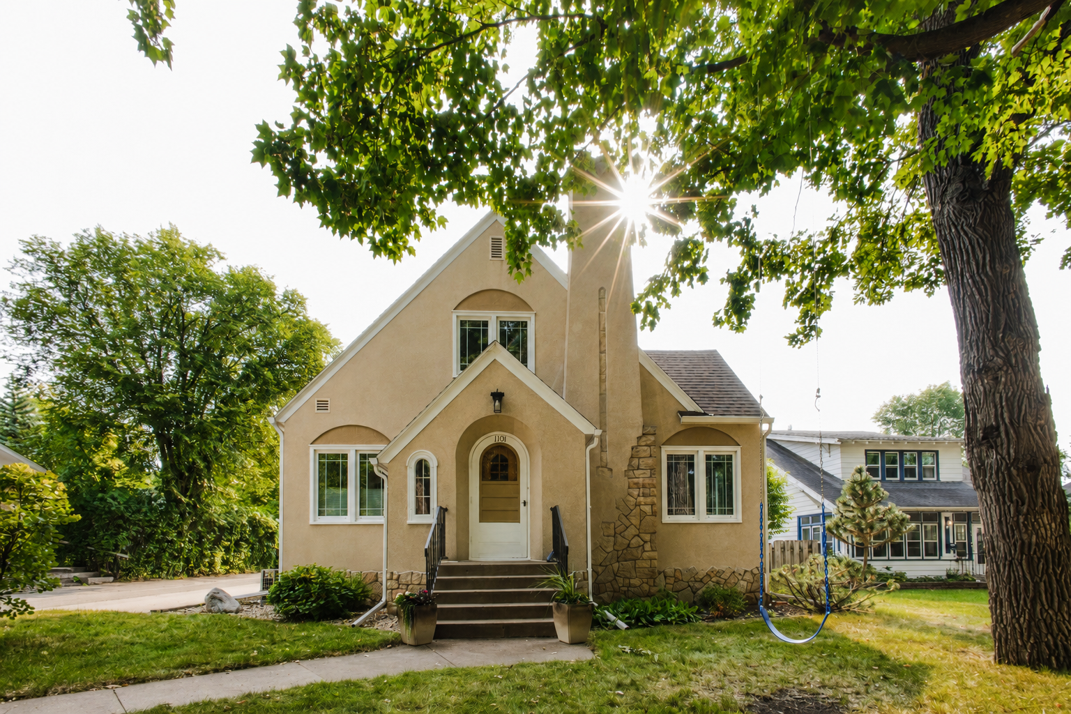 1938 single family home for sale at 1101 Summit Avenue in Detroit Lakes, MN — 4 bed, 3 bath