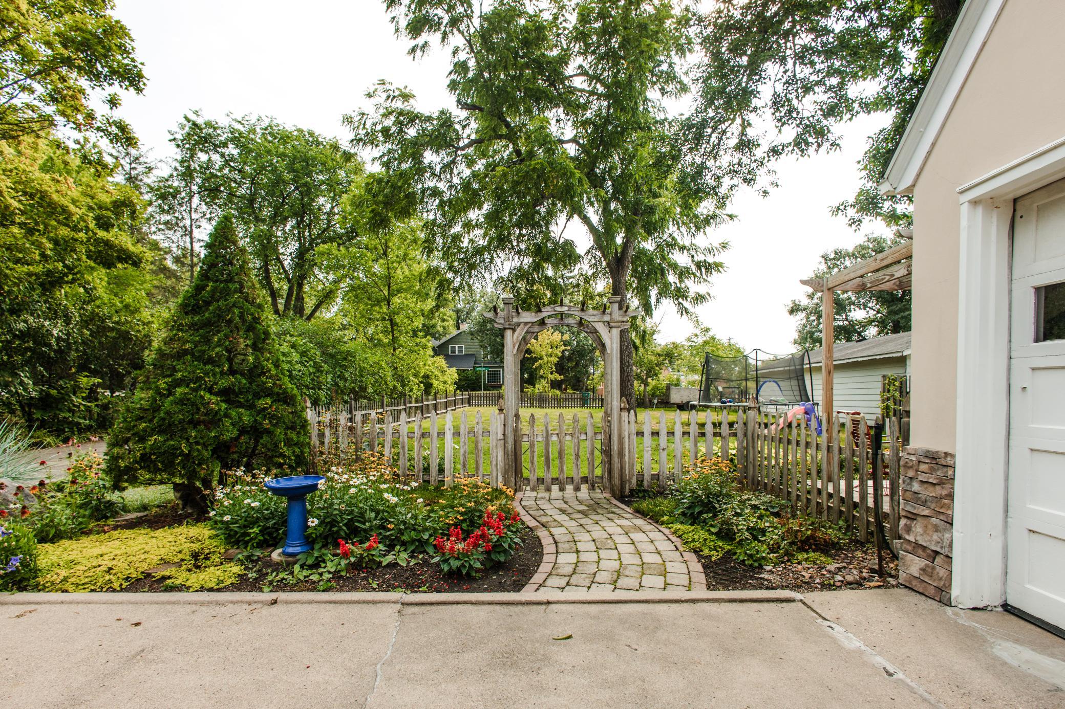 1938 single family home for sale at 1101 Summit Avenue in Detroit Lakes, MN — 4 bed, 3 bath (photo 81 of 86)