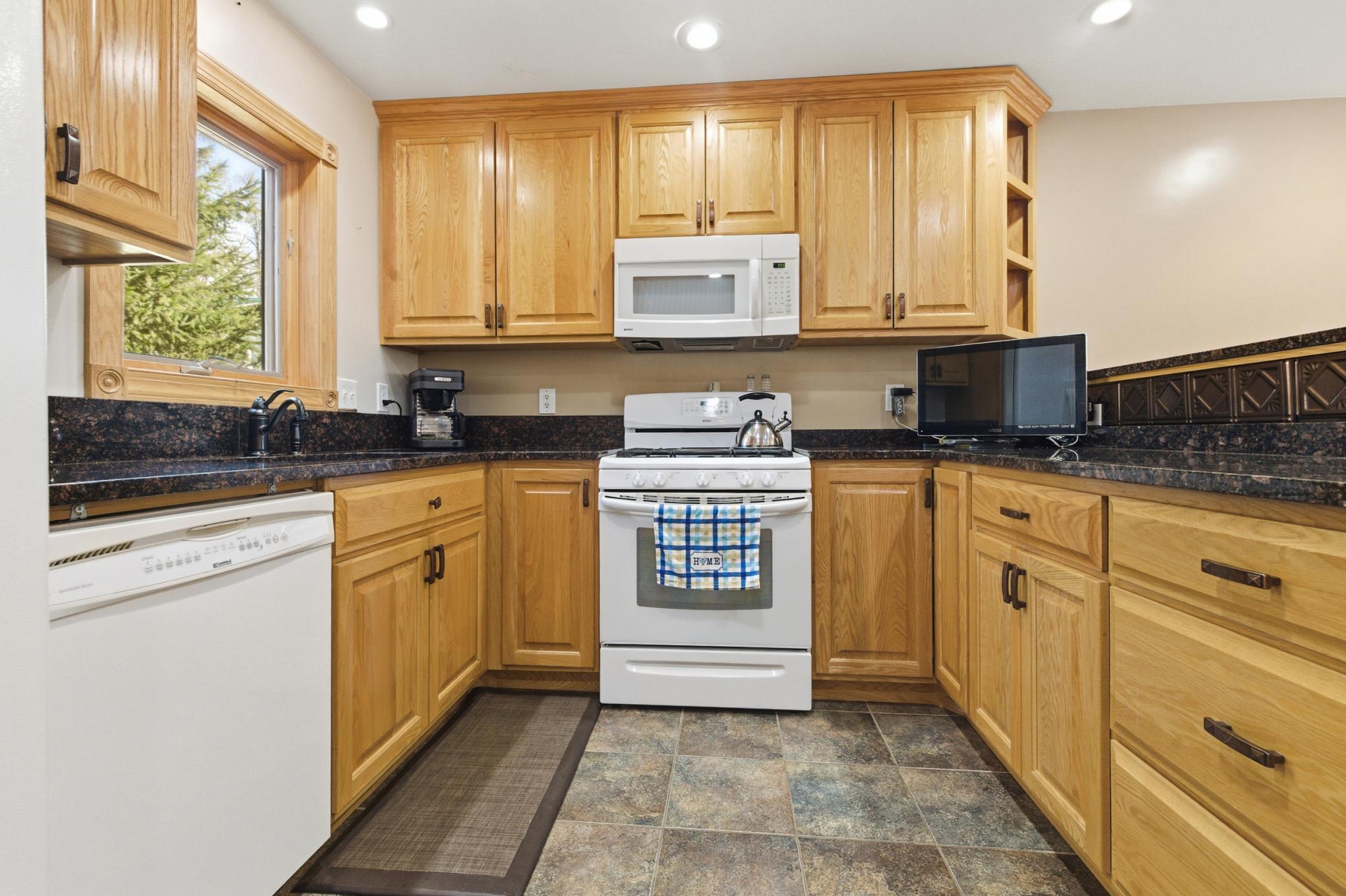 2000 single family home for sale at 40372 Little Pine River Road in Emily, MN — 3 bed, 3 bath (photo 10 of 56)