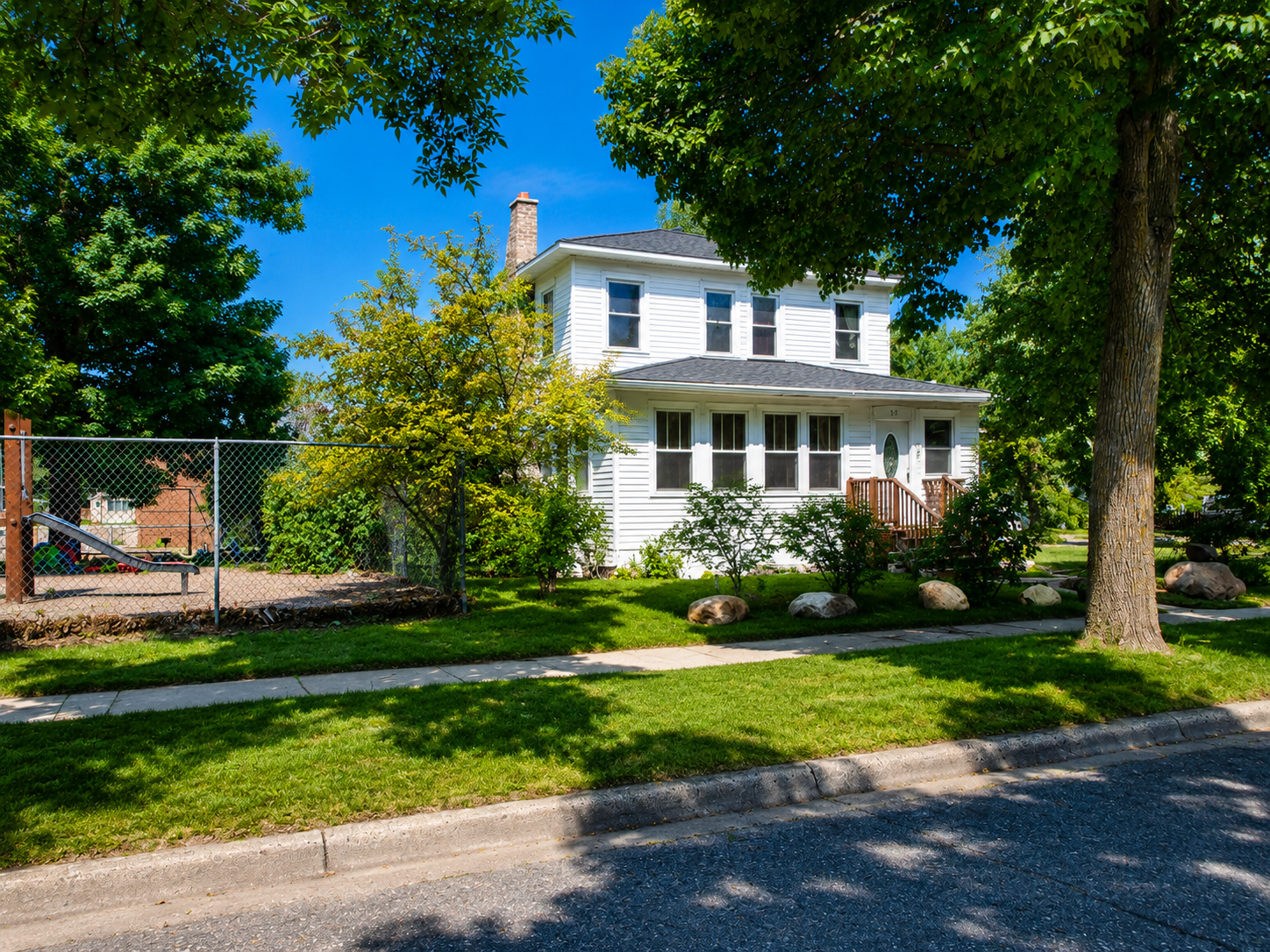 1917 single family home for sale at 319 5th Street NE in Staples, MN — 5 bed, 2 bath (photo 2 of 26)