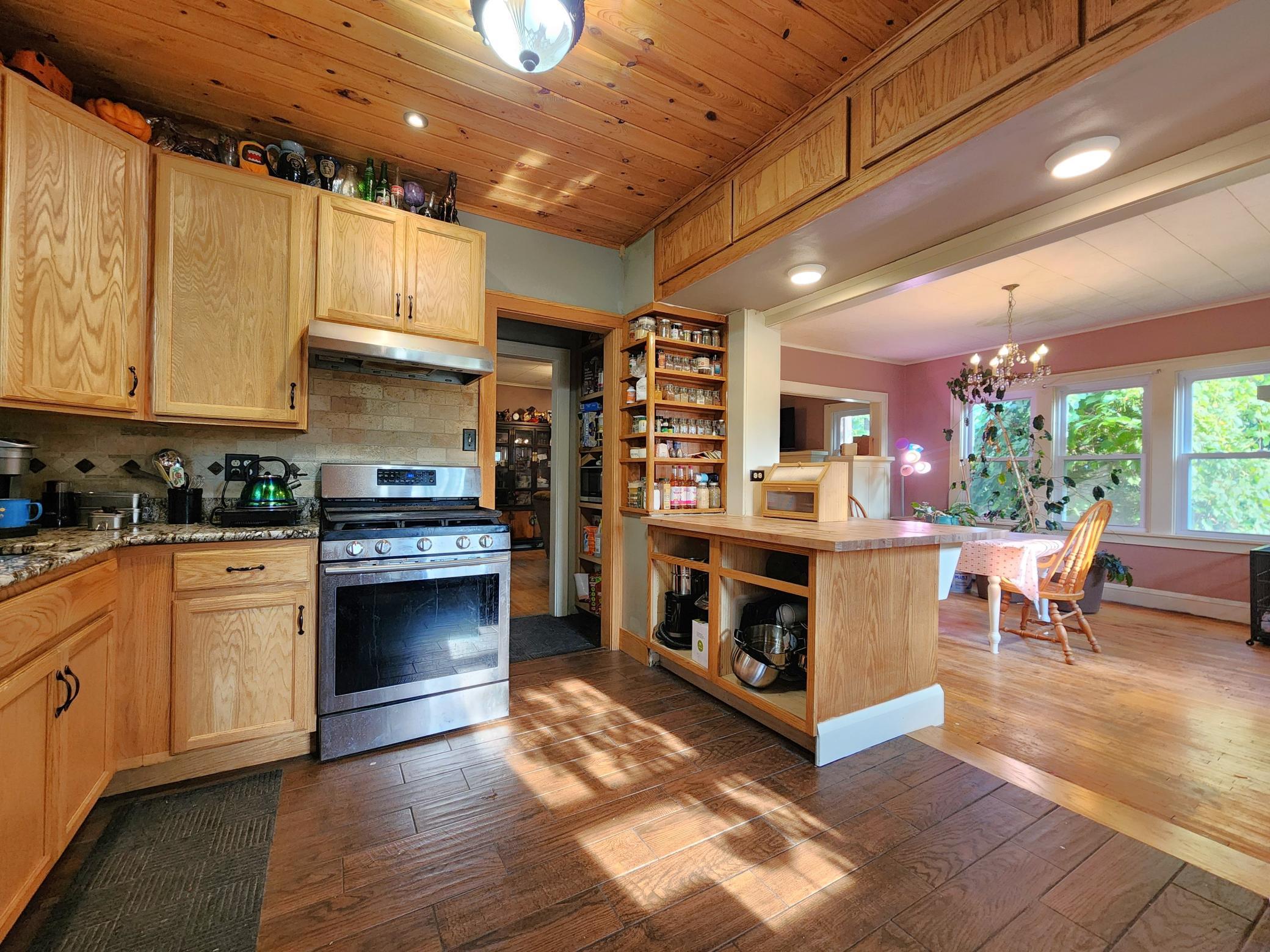 1917 single family home for sale at 319 5th Street NE in Staples, MN — 5 bed, 2 bath (photo 5 of 26)