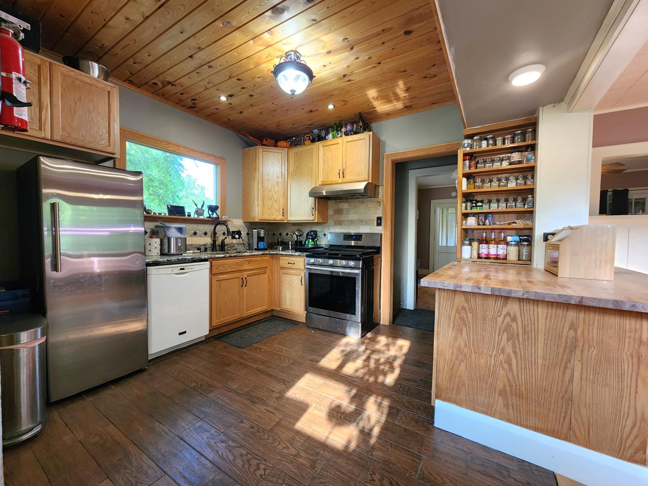 1917 single family home for sale at 319 5th Street NE in Staples, MN — 5 bed, 2 bath (photo 6 of 26)