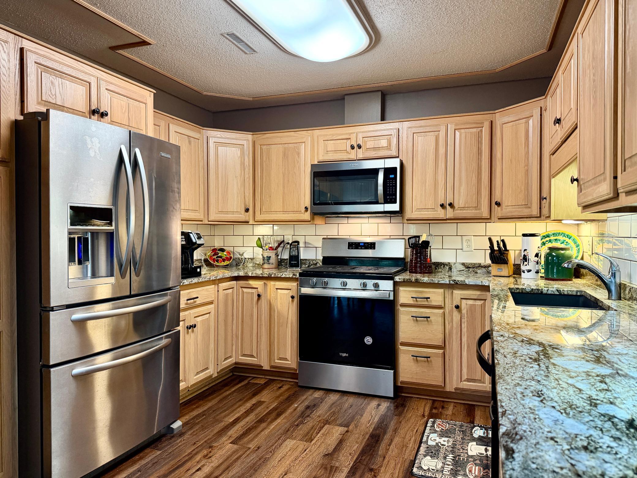 1993 twin home for sale at 511 Irving Beach Drive SW in Bemidji, MN — 3 bed, 3 bath (photo 13 of 35)
