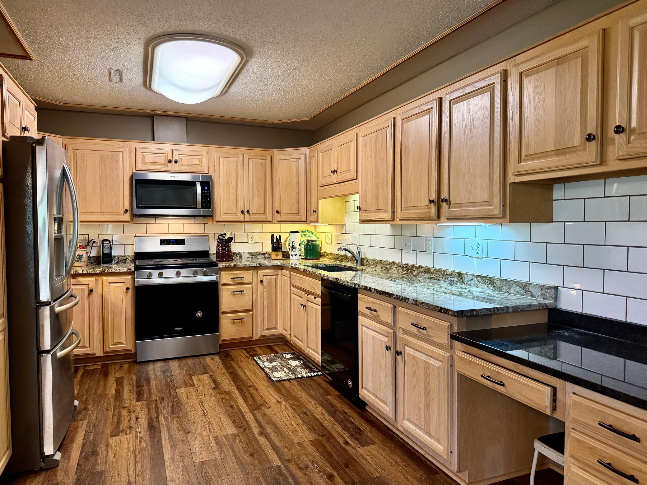 1993 twin home for sale at 511 Irving Beach Drive SW in Bemidji, MN — 3 bed, 3 bath (photo 14 of 35)