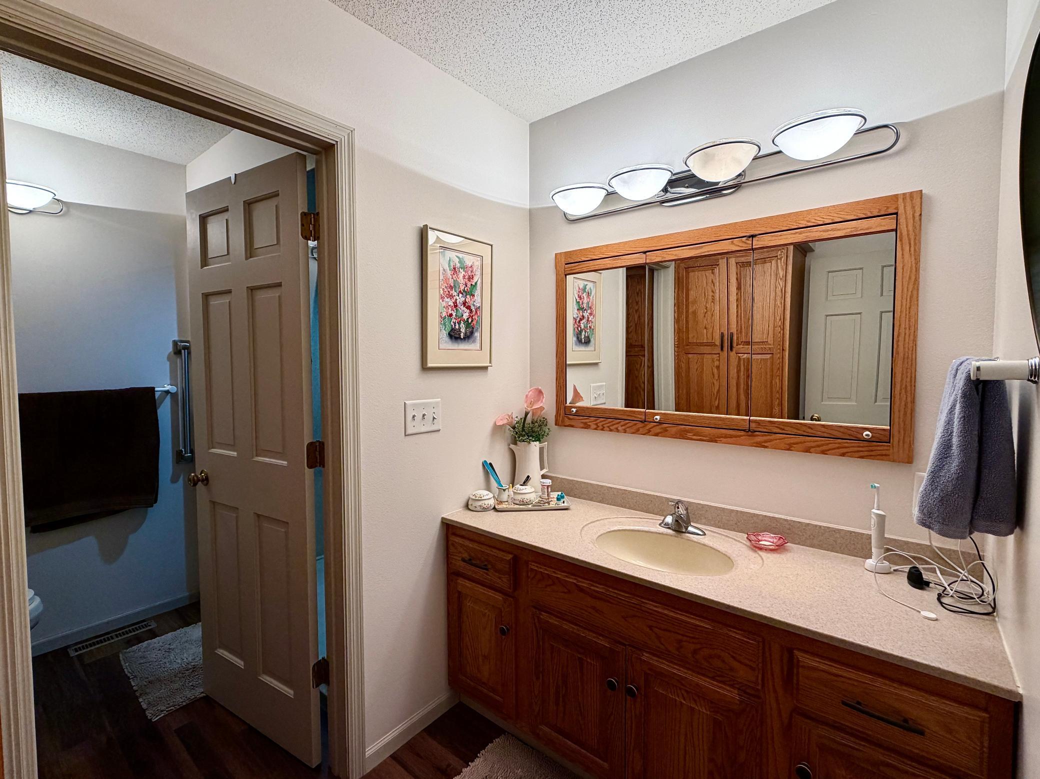 1993 twin home for sale at 511 Irving Beach Drive SW in Bemidji, MN — 3 bed, 3 bath (photo 10 of 35)