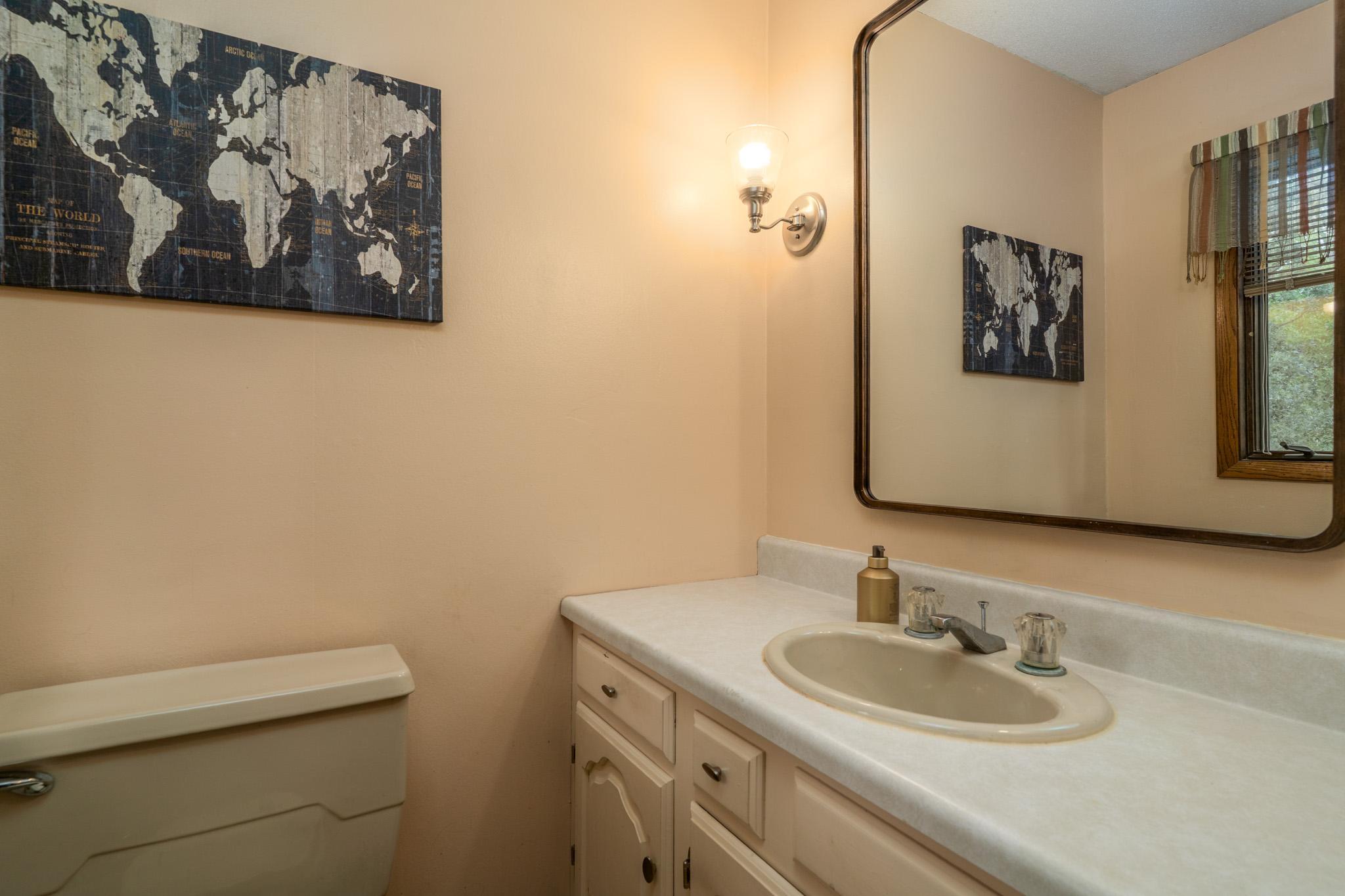 1976 single family home for sale at 920 Groveland Avenue in Crookston, MN — 4 bed, 3 bath (photo 16 of 48)