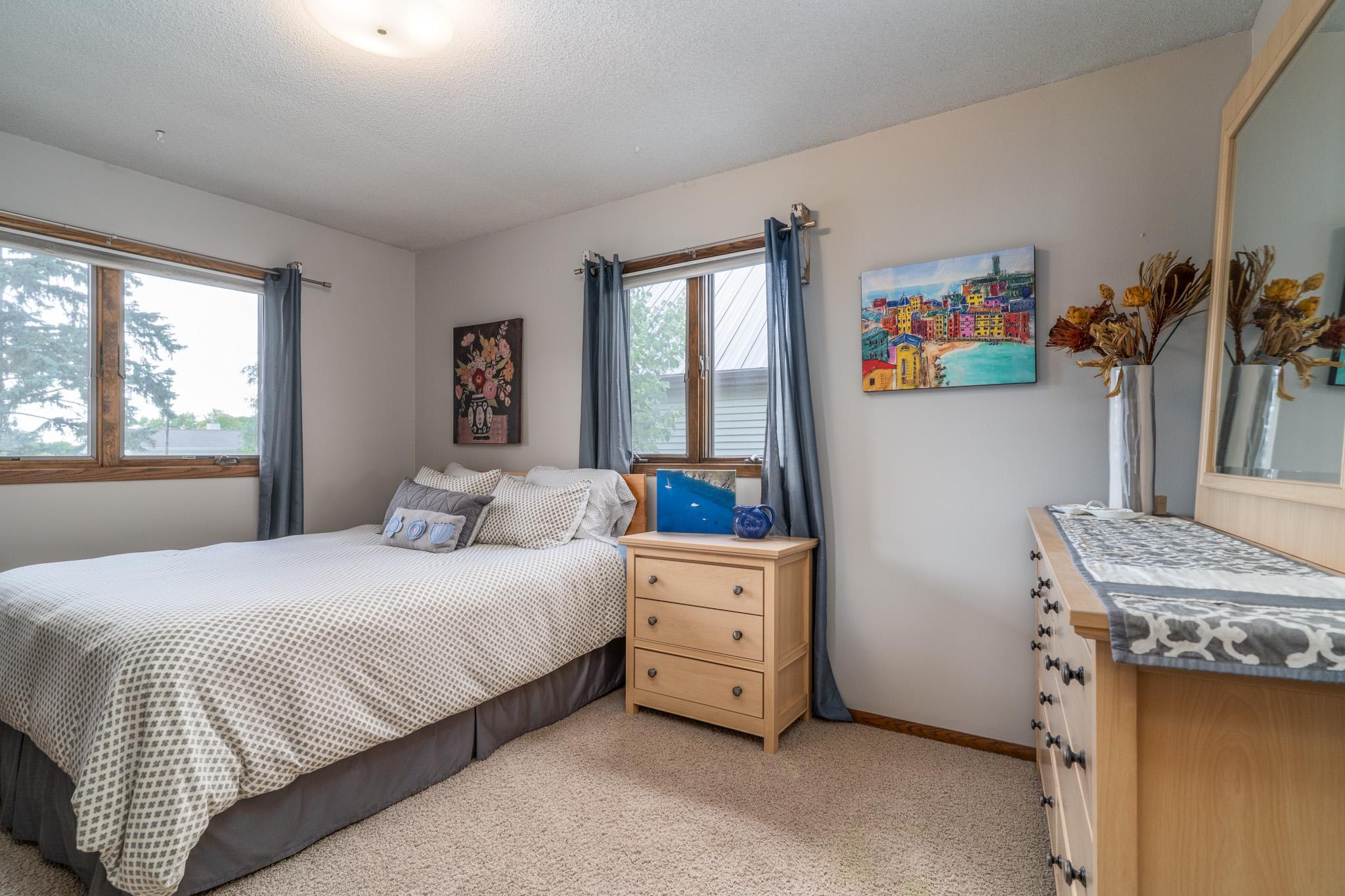 1976 single family home for sale at 920 Groveland Avenue in Crookston, MN — 4 bed, 3 bath (photo 17 of 48)