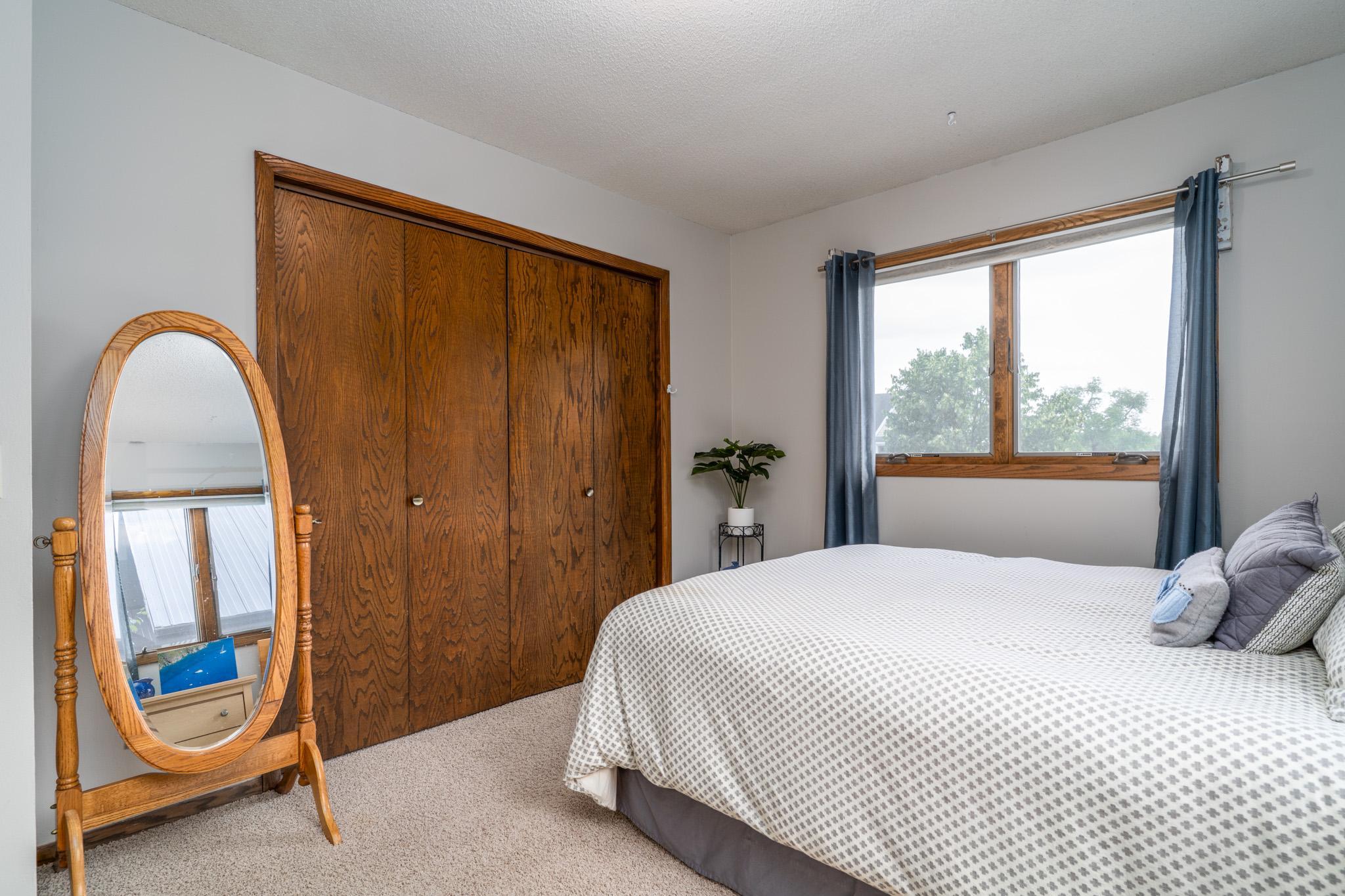 1976 single family home for sale at 920 Groveland Avenue in Crookston, MN — 4 bed, 3 bath (photo 18 of 48)