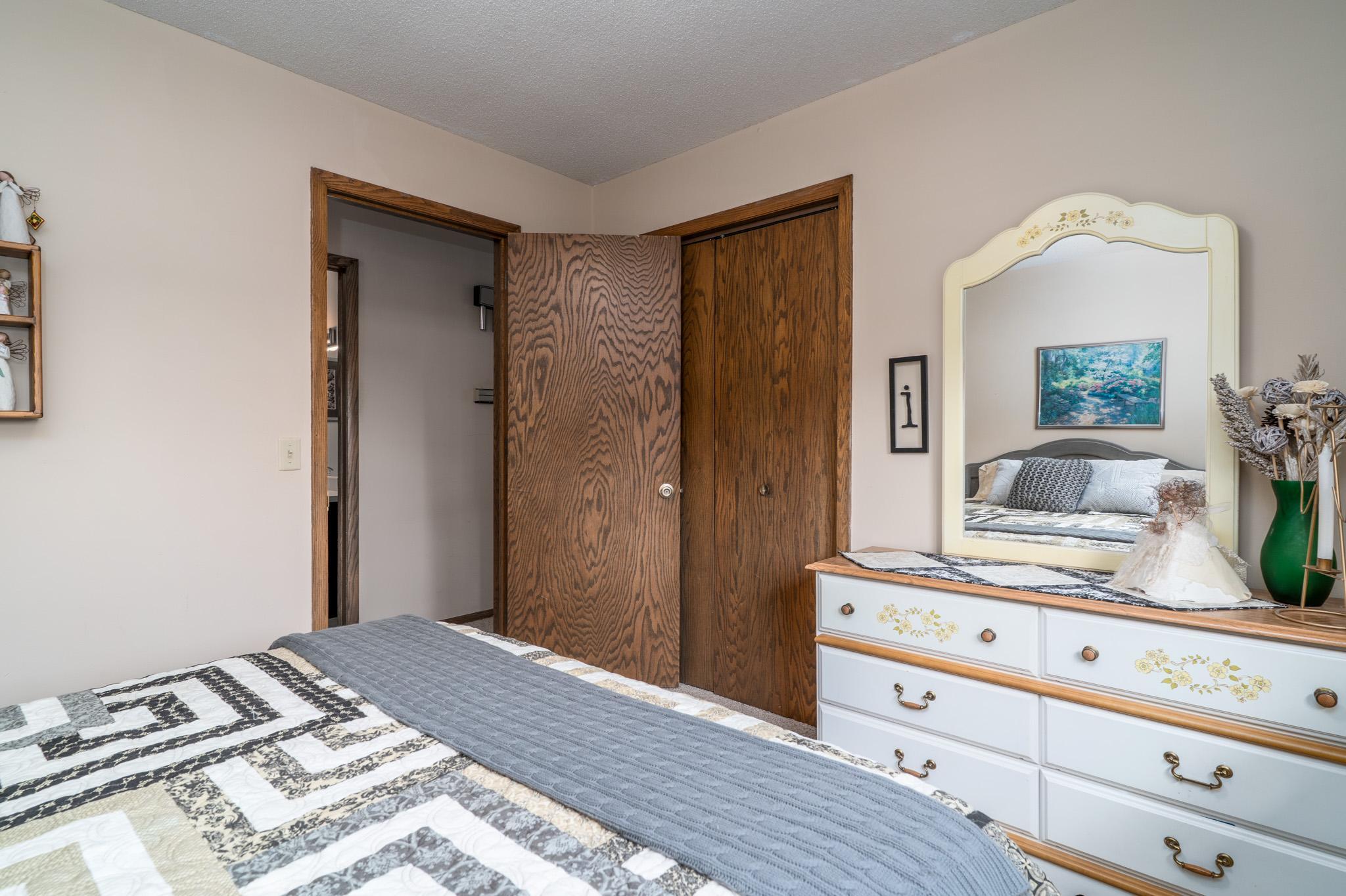 1976 single family home for sale at 920 Groveland Avenue in Crookston, MN — 4 bed, 3 bath (photo 20 of 48)