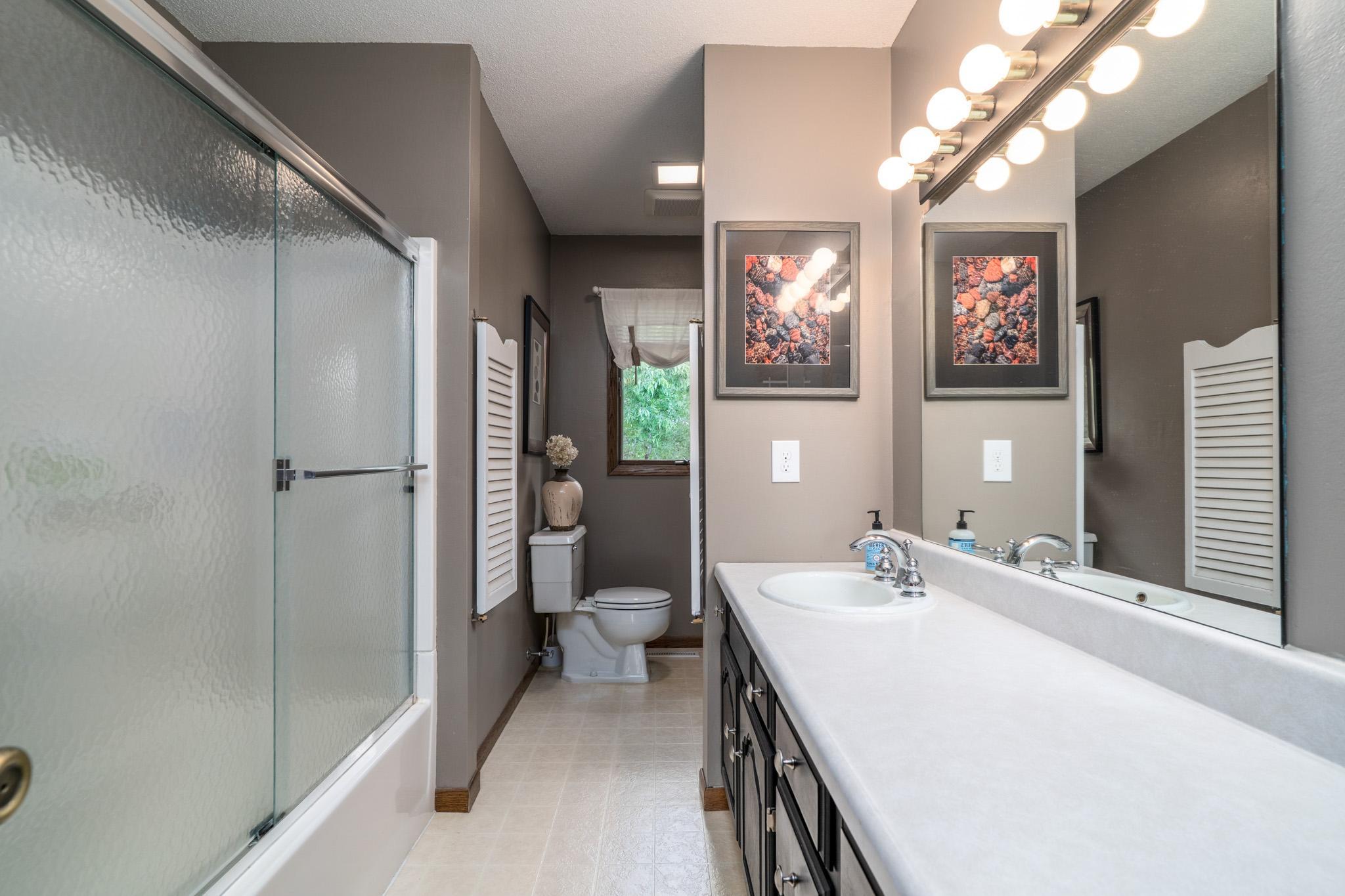 1976 single family home for sale at 920 Groveland Avenue in Crookston, MN — 4 bed, 3 bath (photo 21 of 48)