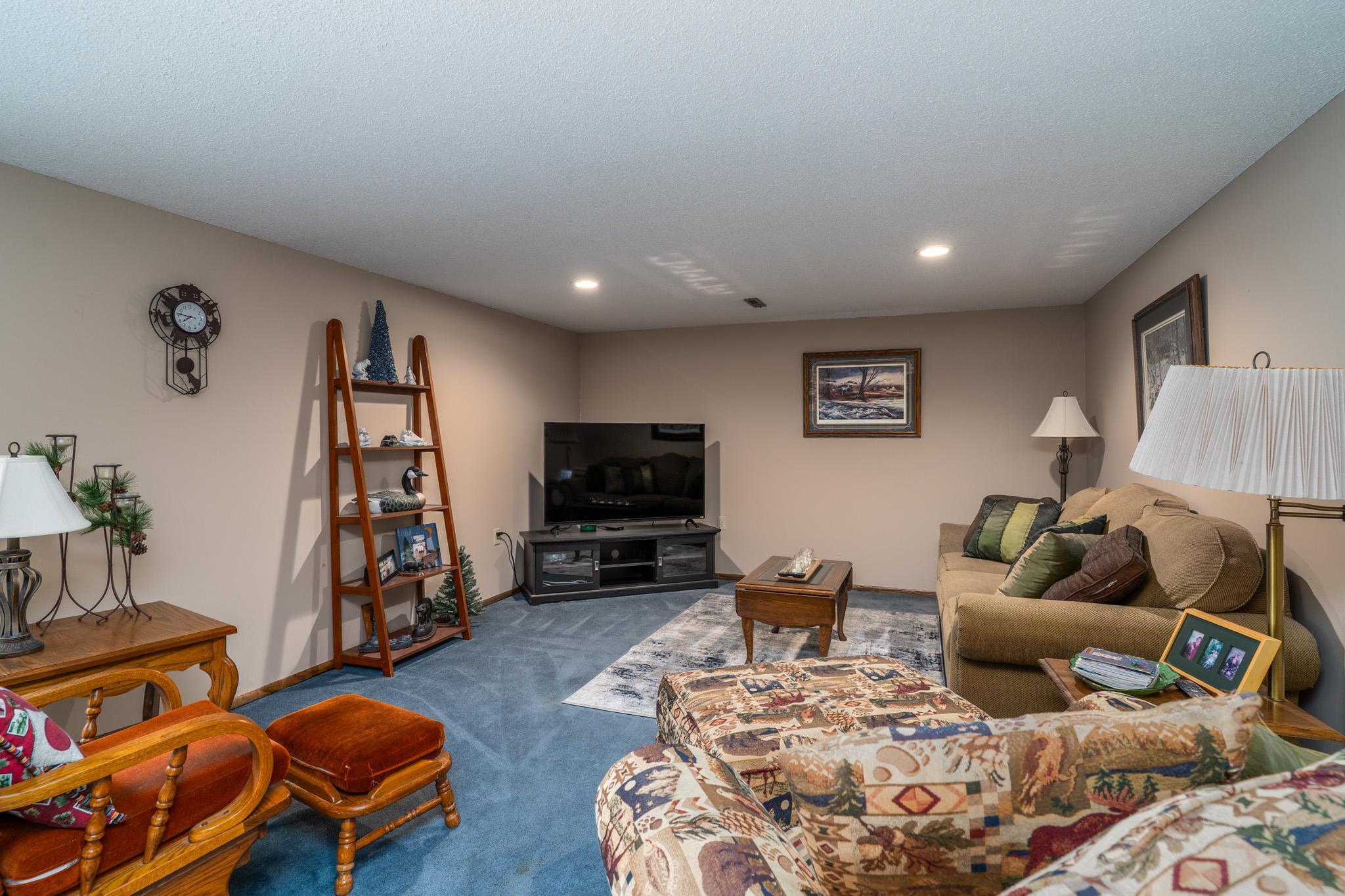 1976 single family home for sale at 920 Groveland Avenue in Crookston, MN — 4 bed, 3 bath (photo 22 of 48)