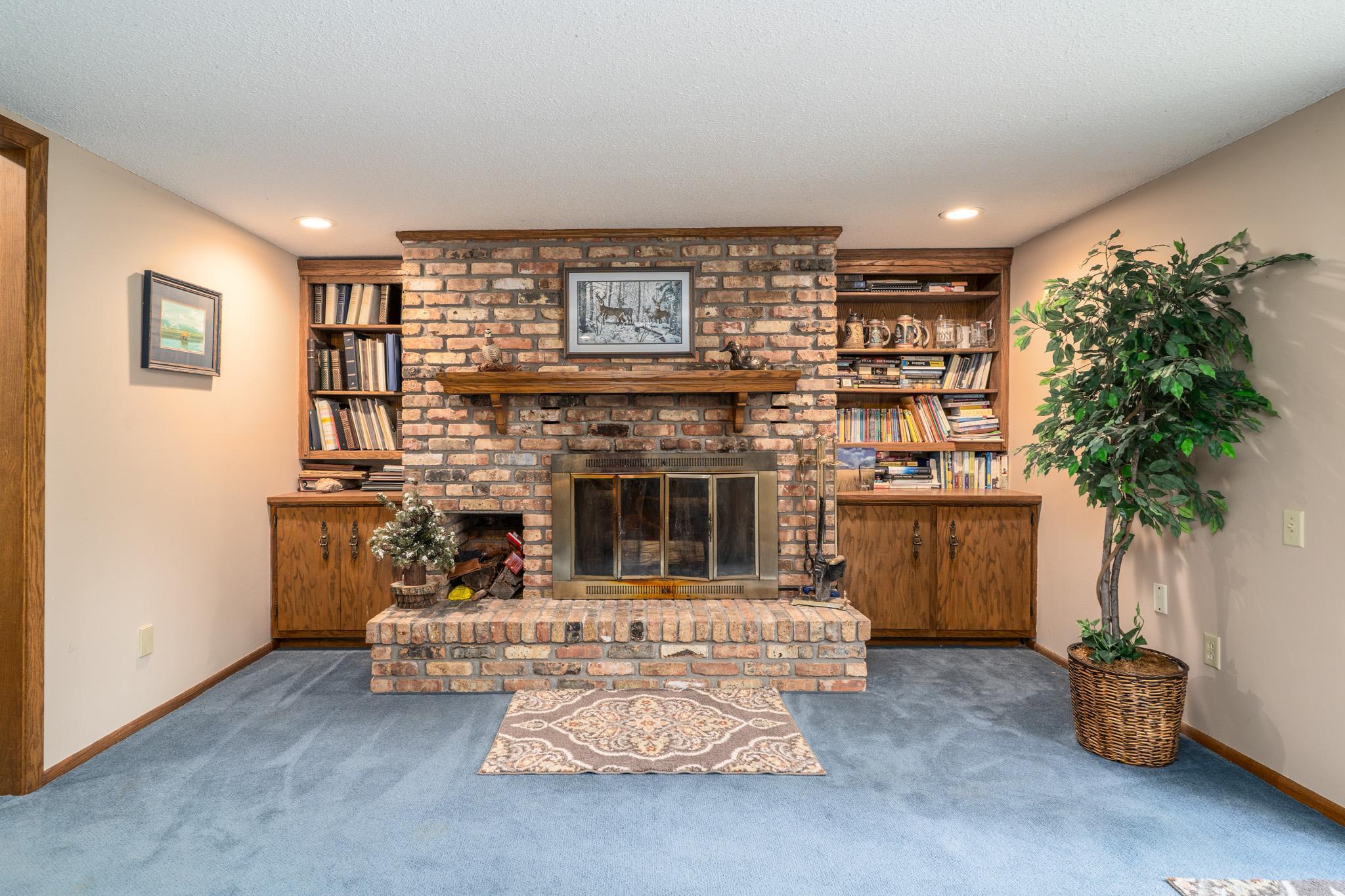 1976 single family home for sale at 920 Groveland Avenue in Crookston, MN — 4 bed, 3 bath (photo 24 of 48)