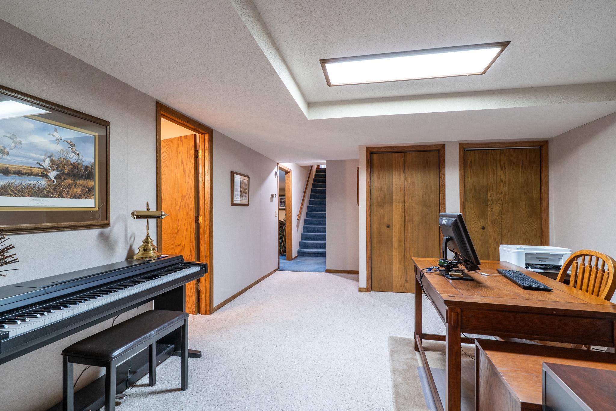 1976 single family home for sale at 920 Groveland Avenue in Crookston, MN — 4 bed, 3 bath (photo 26 of 48)