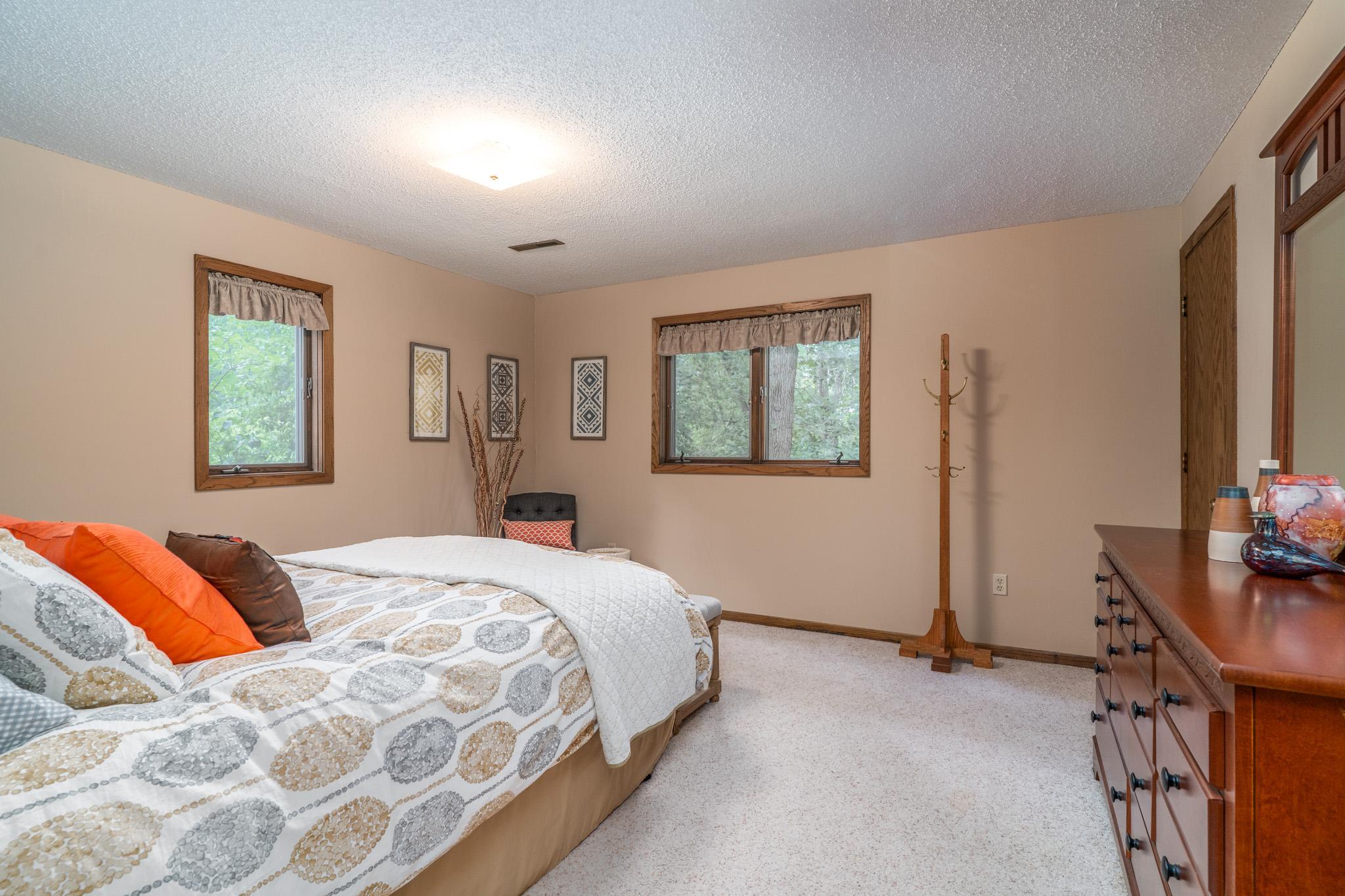1976 single family home for sale at 920 Groveland Avenue in Crookston, MN — 4 bed, 3 bath (photo 27 of 48)