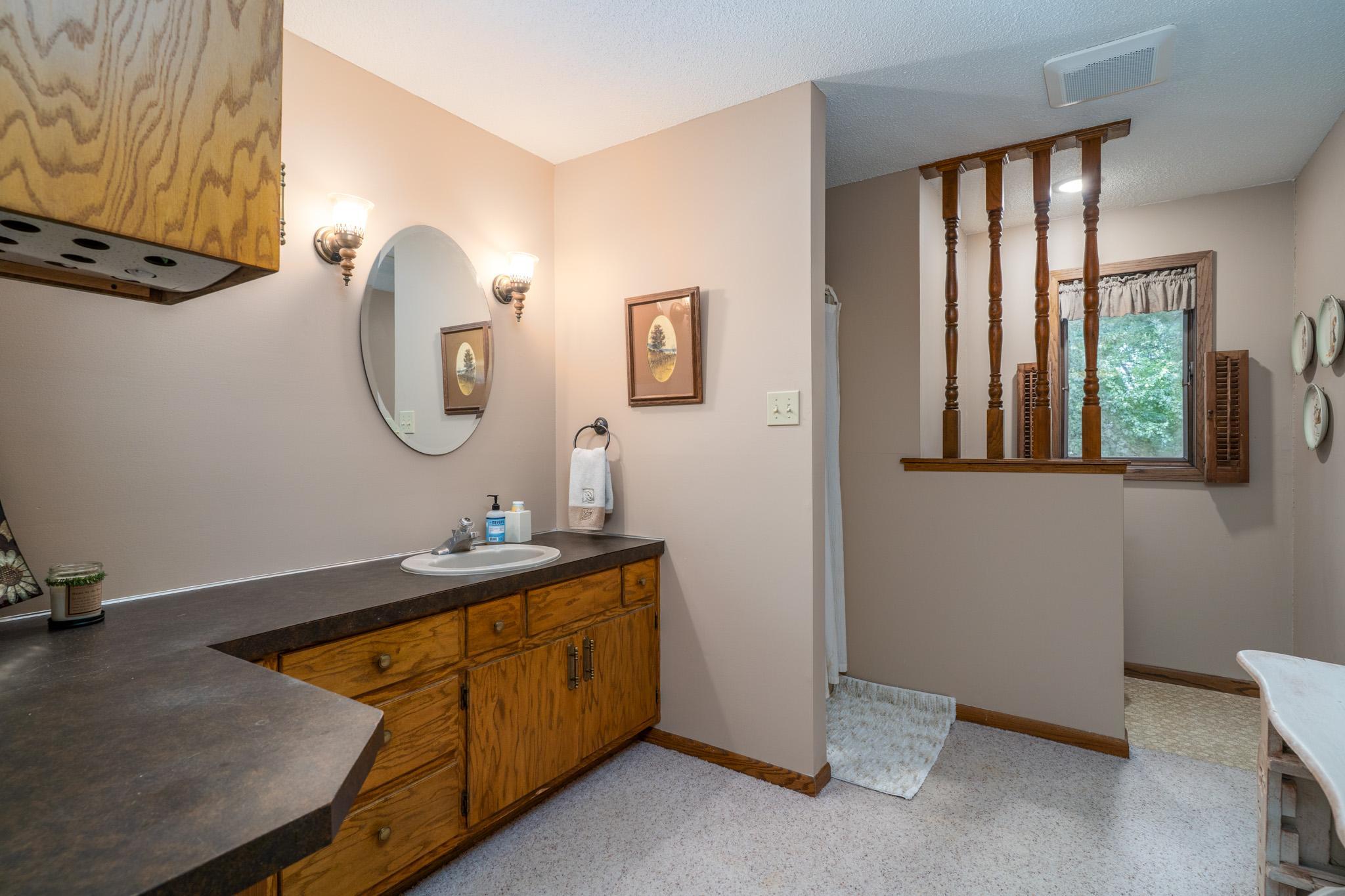 1976 single family home for sale at 920 Groveland Avenue in Crookston, MN — 4 bed, 3 bath (photo 29 of 48)