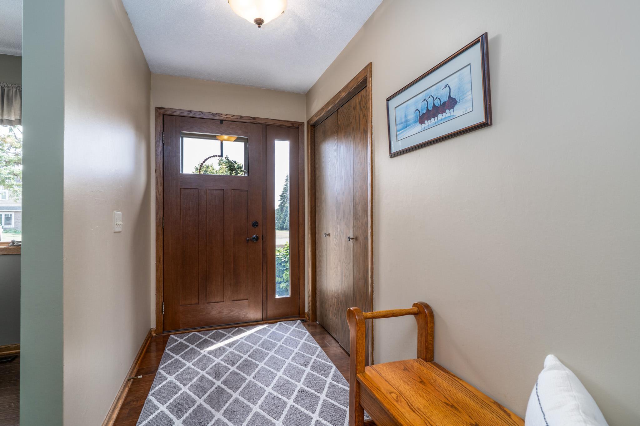 1976 single family home for sale at 920 Groveland Avenue in Crookston, MN — 4 bed, 3 bath (photo 4 of 48)