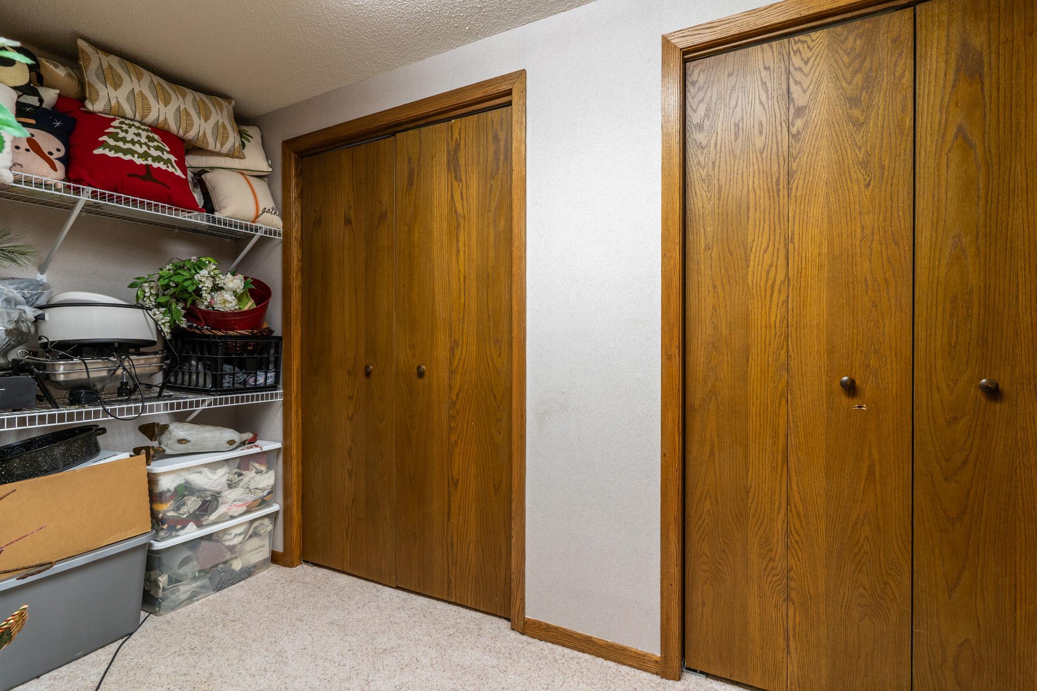 1976 single family home for sale at 920 Groveland Avenue in Crookston, MN — 4 bed, 3 bath (photo 31 of 48)