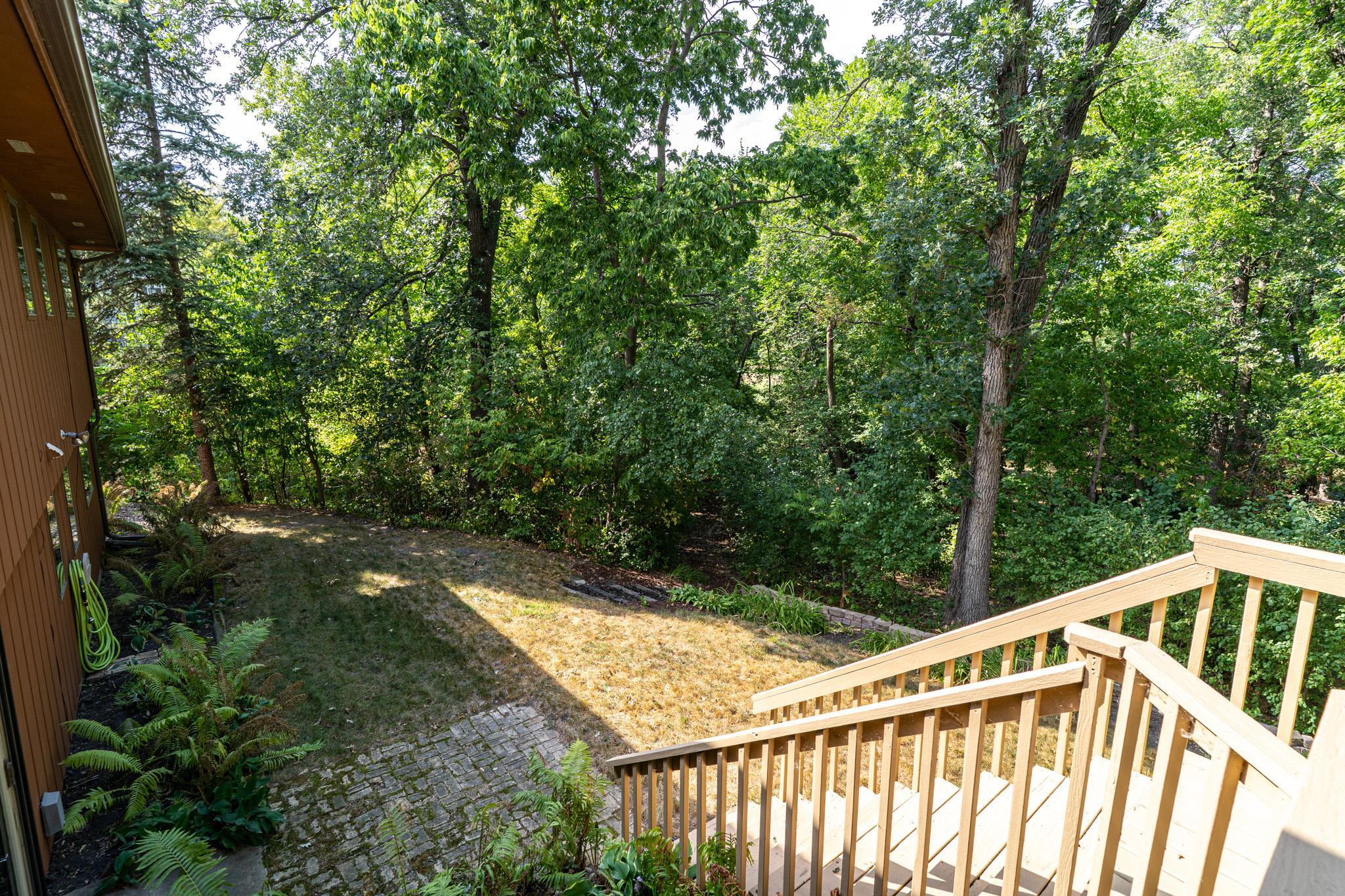 1976 single family home for sale at 920 Groveland Avenue in Crookston, MN — 4 bed, 3 bath (photo 38 of 48)