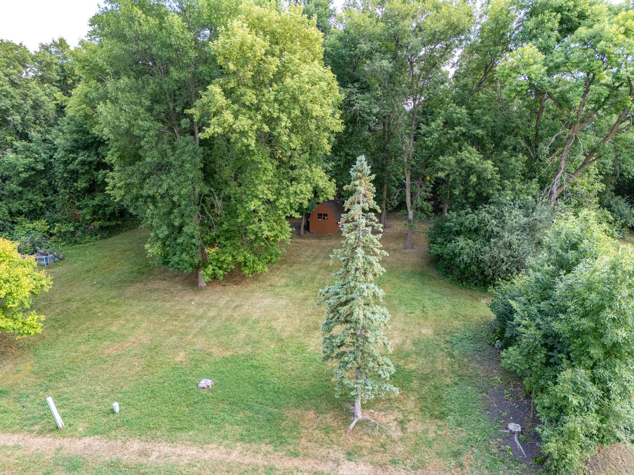 1976 single family home for sale at 920 Groveland Avenue in Crookston, MN — 4 bed, 3 bath (photo 44 of 48)