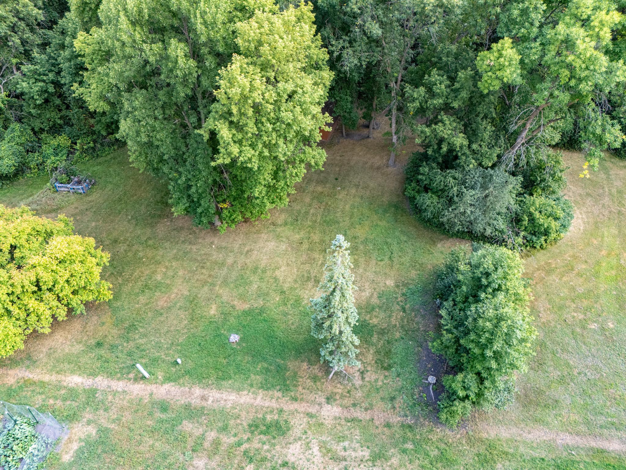 1976 single family home for sale at 920 Groveland Avenue in Crookston, MN — 4 bed, 3 bath (photo 45 of 48)