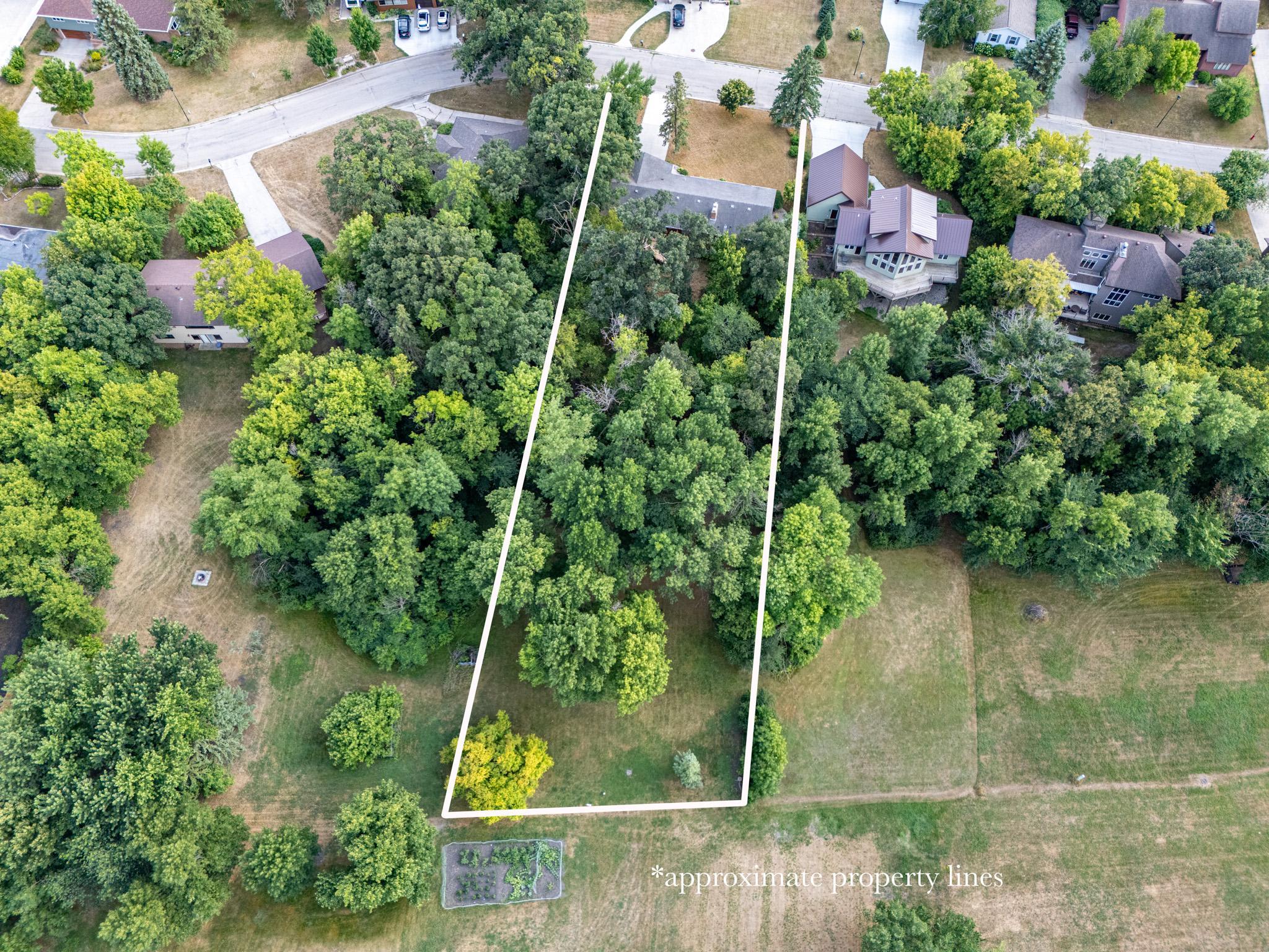 1976 single family home for sale at 920 Groveland Avenue in Crookston, MN — 4 bed, 3 bath (photo 46 of 48)