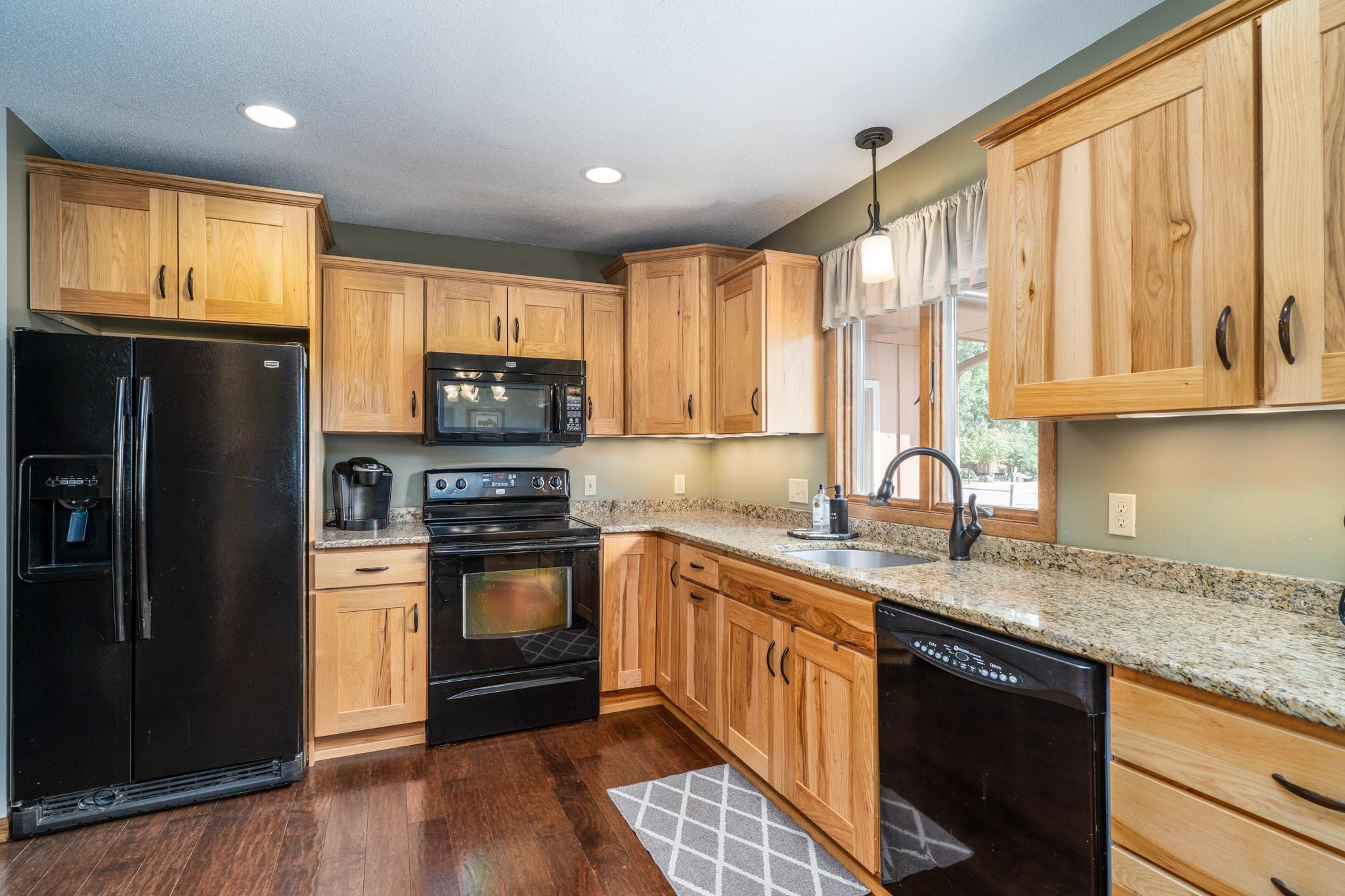 1976 single family home for sale at 920 Groveland Avenue in Crookston, MN — 4 bed, 3 bath (photo 6 of 48)