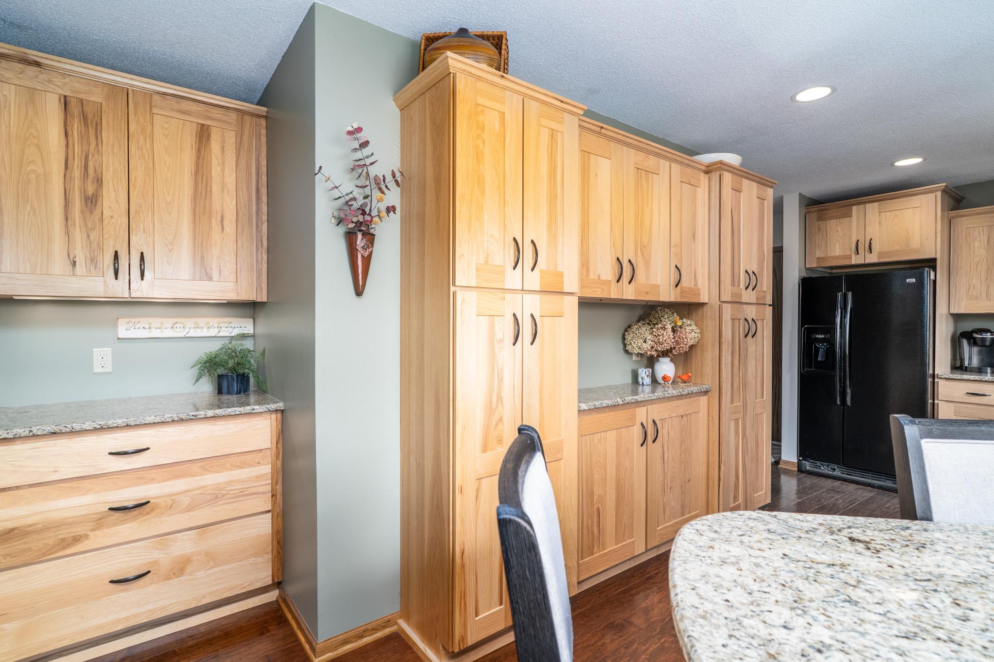 1976 single family home for sale at 920 Groveland Avenue in Crookston, MN — 4 bed, 3 bath (photo 7 of 48)
