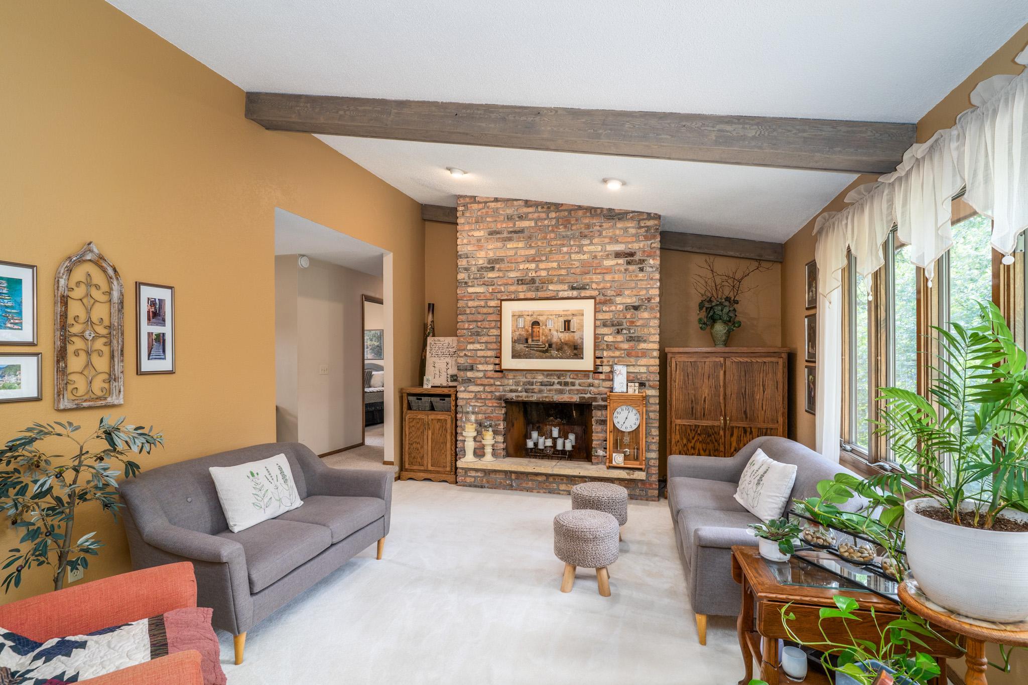 1976 single family home for sale at 920 Groveland Avenue in Crookston, MN — 4 bed, 3 bath (photo 9 of 48)