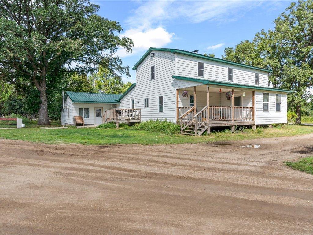 2017 single family home for sale at 13727 County Road 32 in Bertha, MN — 5 bed, 1 bath (photo 2 of 72)