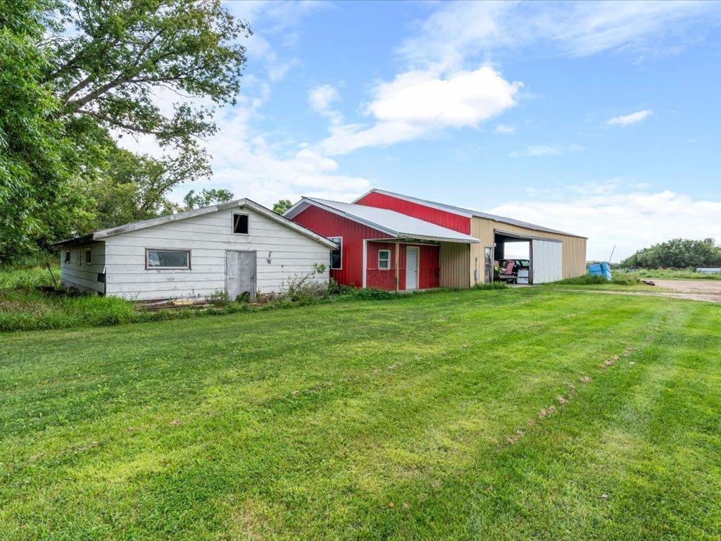2017 single family home for sale at 13727 County Road 32 in Bertha, MN — 5 bed, 1 bath (photo 37 of 72)