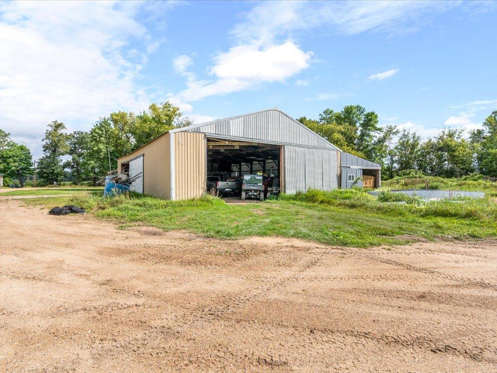 2017 single family home for sale at 13727 County Road 32 in Bertha, MN — 5 bed, 1 bath (photo 42 of 72)