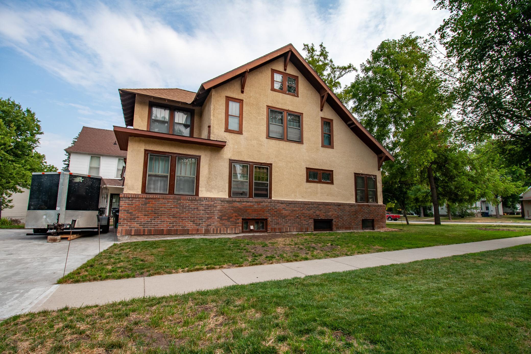 1921 single family home for sale at 622 S Union Avenue in Fergus Falls, MN — 5 bed, 3 bath (photo 2 of 34)