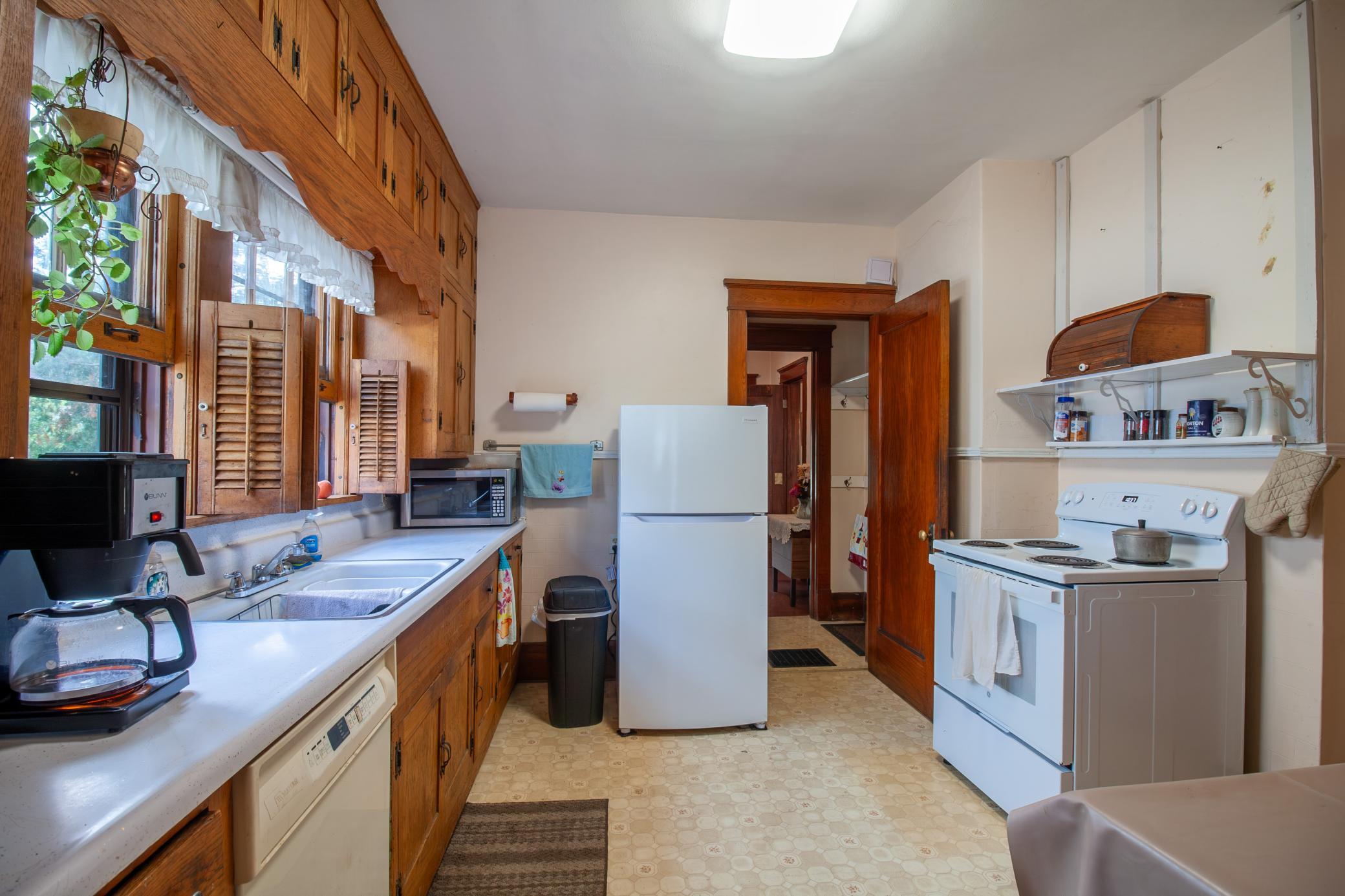 1921 single family home for sale at 622 S Union Avenue in Fergus Falls, MN — 5 bed, 3 bath (photo 11 of 34)