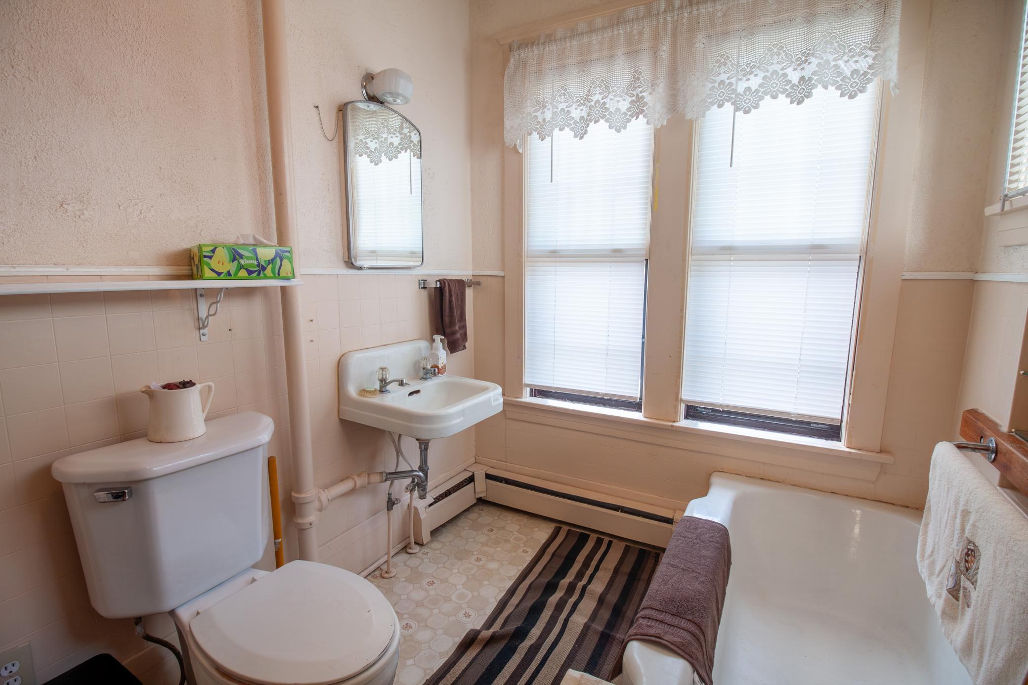 1921 single family home for sale at 622 S Union Avenue in Fergus Falls, MN — 5 bed, 3 bath (photo 12 of 34)