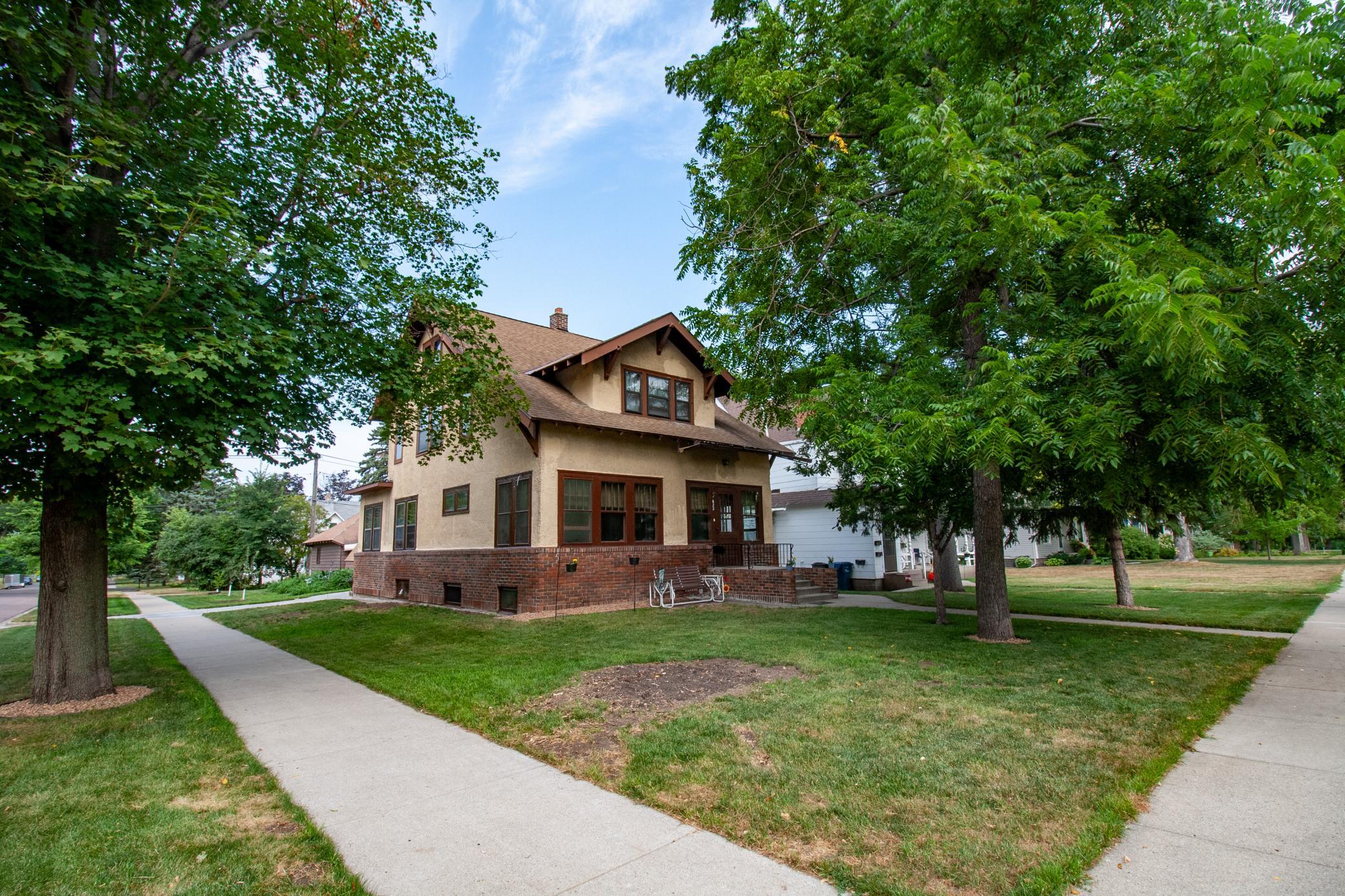 1921 single family home for sale at 622 S Union Avenue in Fergus Falls, MN — 5 bed, 3 bath (photo 3 of 34)