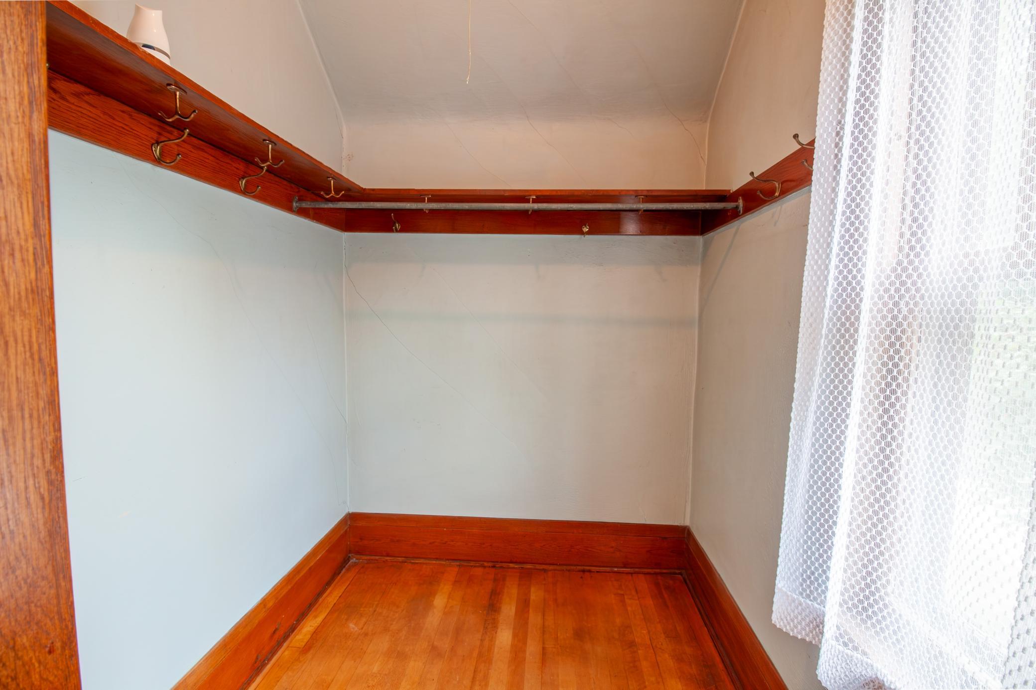 1921 single family home for sale at 622 S Union Avenue in Fergus Falls, MN — 5 bed, 3 bath (photo 21 of 34)