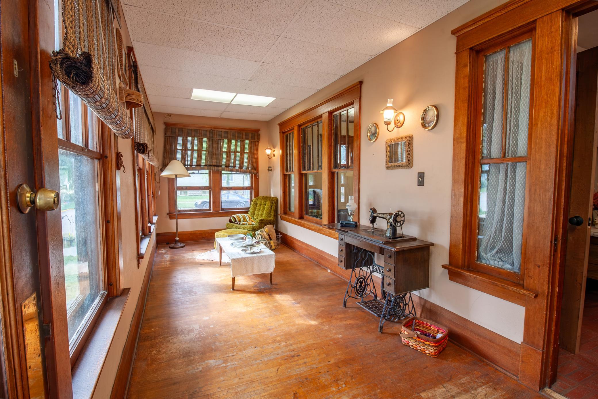 1921 single family home for sale at 622 S Union Avenue in Fergus Falls, MN — 5 bed, 3 bath (photo 7 of 34)