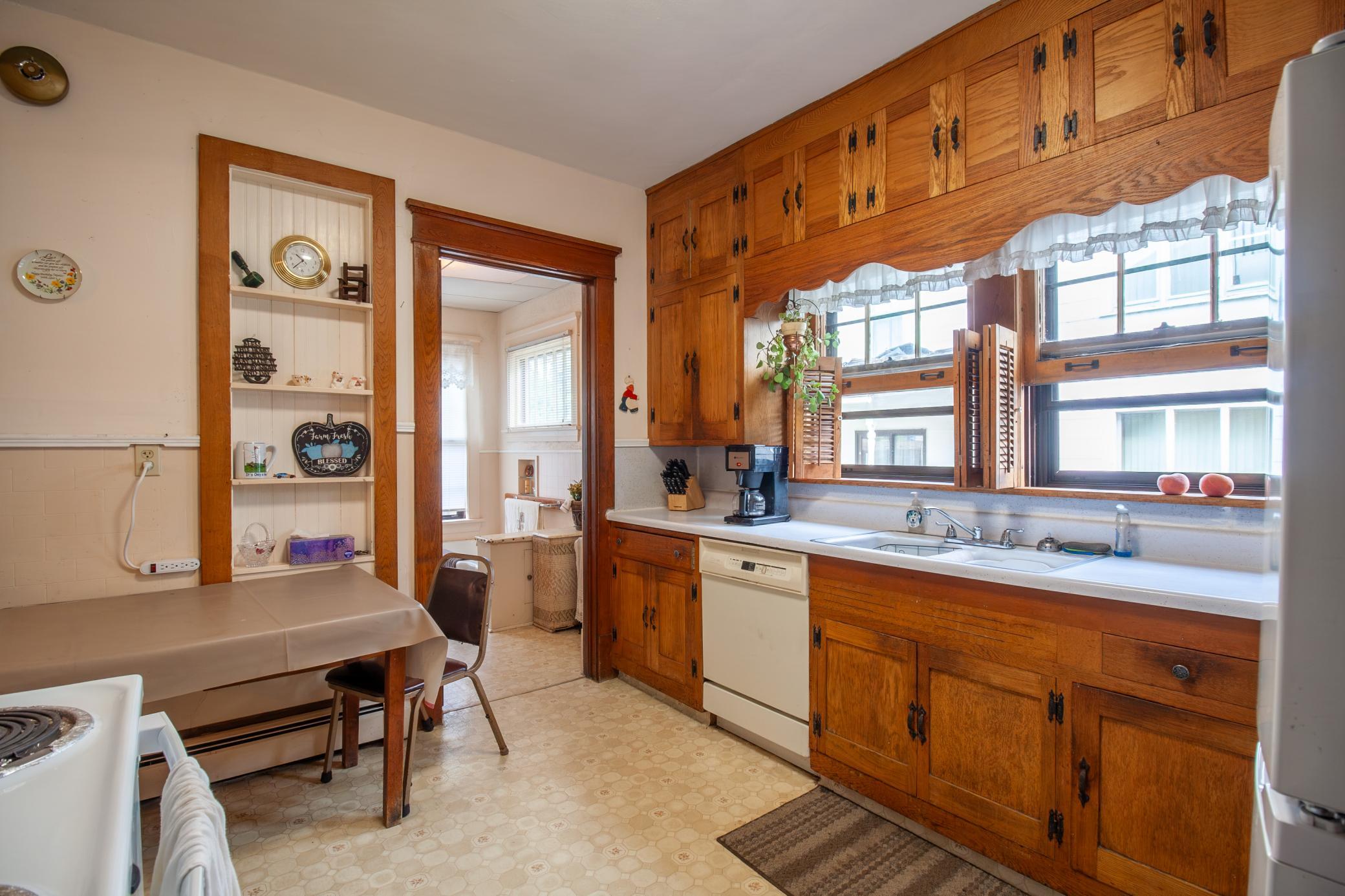 1921 single family home for sale at 622 S Union Avenue in Fergus Falls, MN — 5 bed, 3 bath (photo 9 of 34)