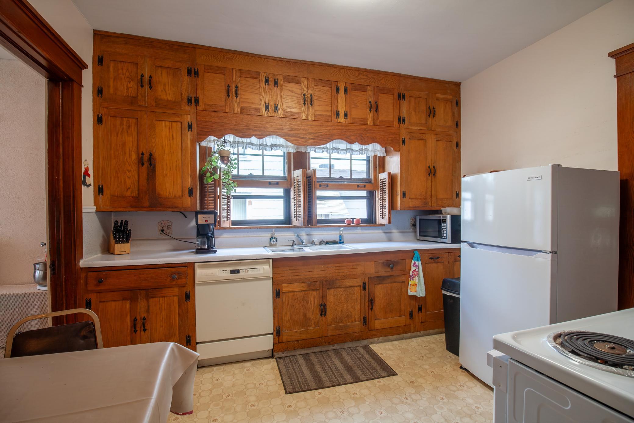1921 single family home for sale at 622 S Union Avenue in Fergus Falls, MN — 5 bed, 3 bath (photo 10 of 34)