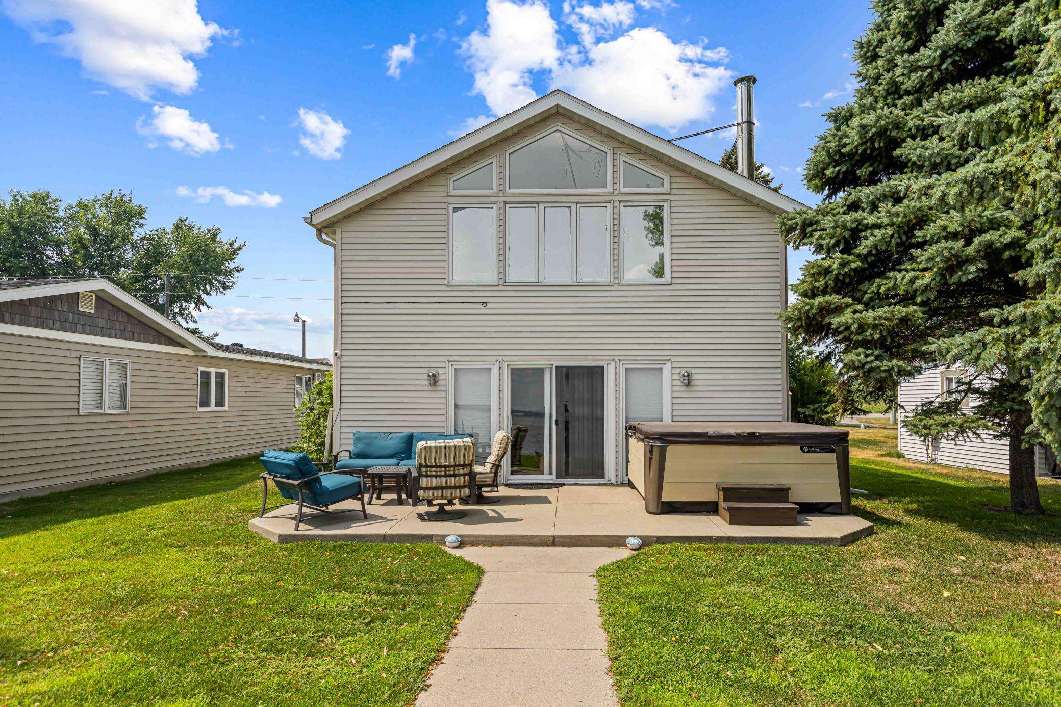 1925 single family home for sale at 50884 County Highway 9 in Pelican Rapids, MN — 3 bed, 4 bath (photo 6 of 54)