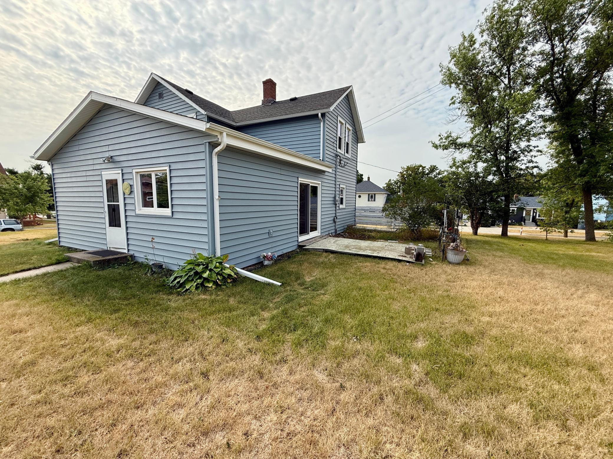 308 6th Street NW, Valley City ND 58072 - Photo 3 of 22