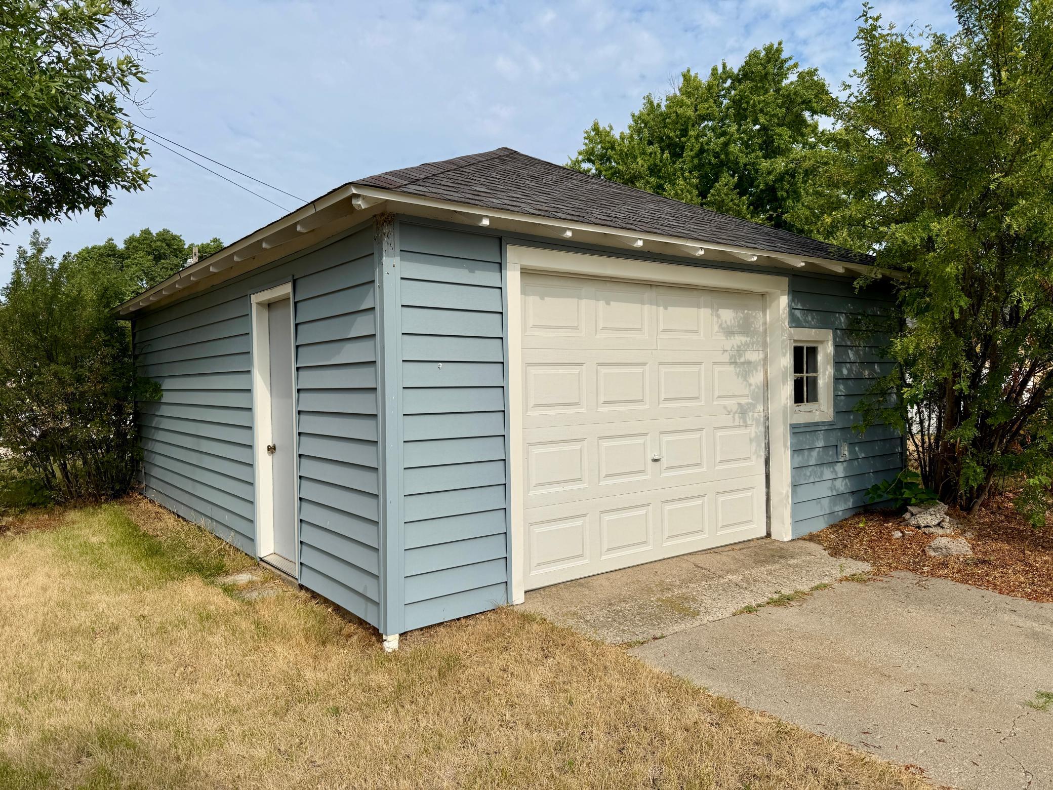 308 6th Street NW, Valley City ND 58072 - Photo 4 of 22