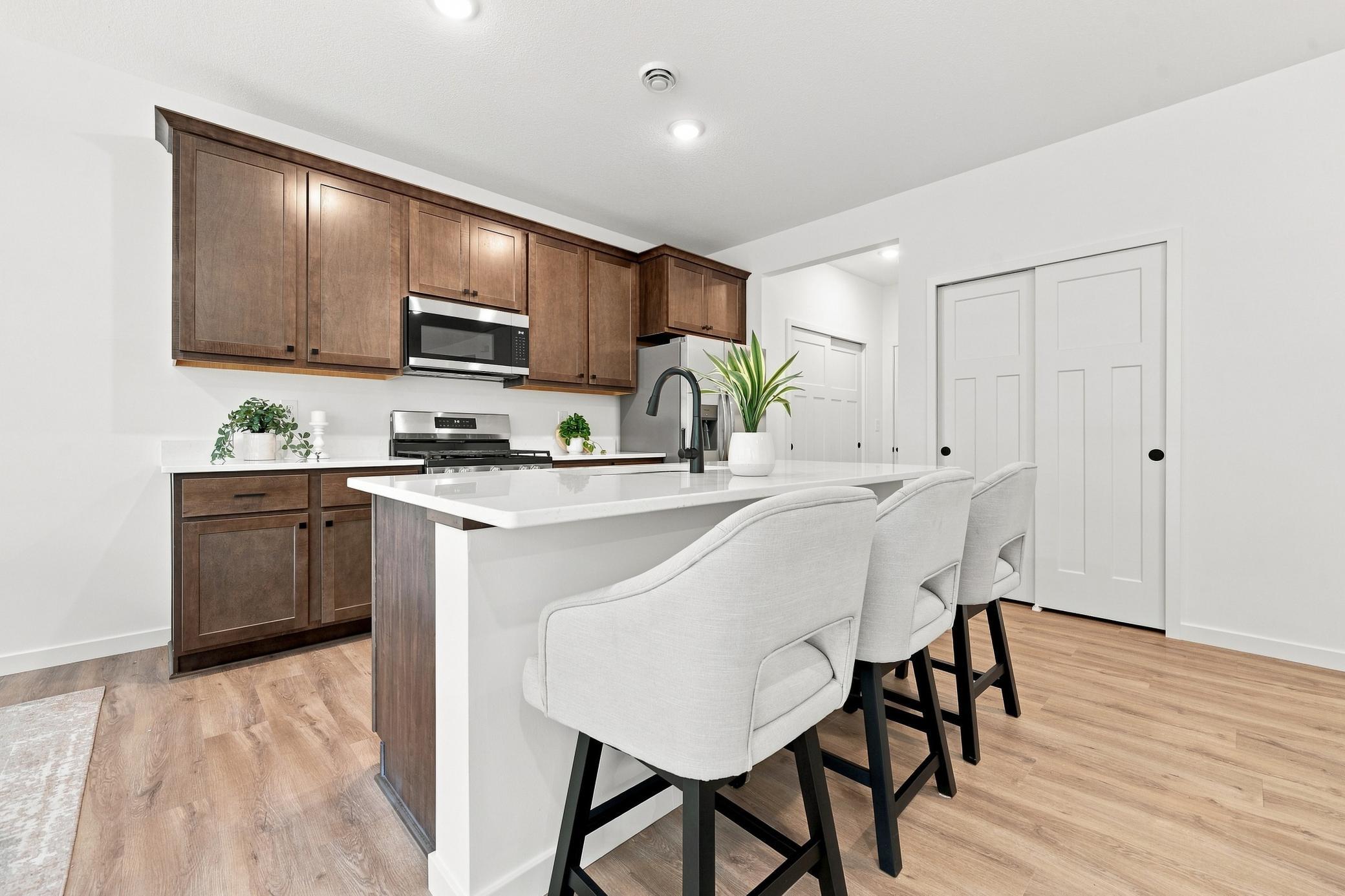 2026 single family home for sale at 1726 Donway Place NE in Alexandria, MN — 3 bed, 2 bath (photo 5 of 31)