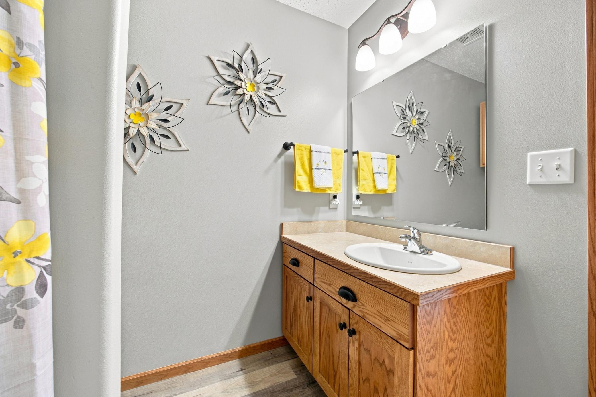 2008 single family home for sale at 4801 Lavonne Court S in Fargo, ND — 4 bed, 3 bath (photo 16 of 39)